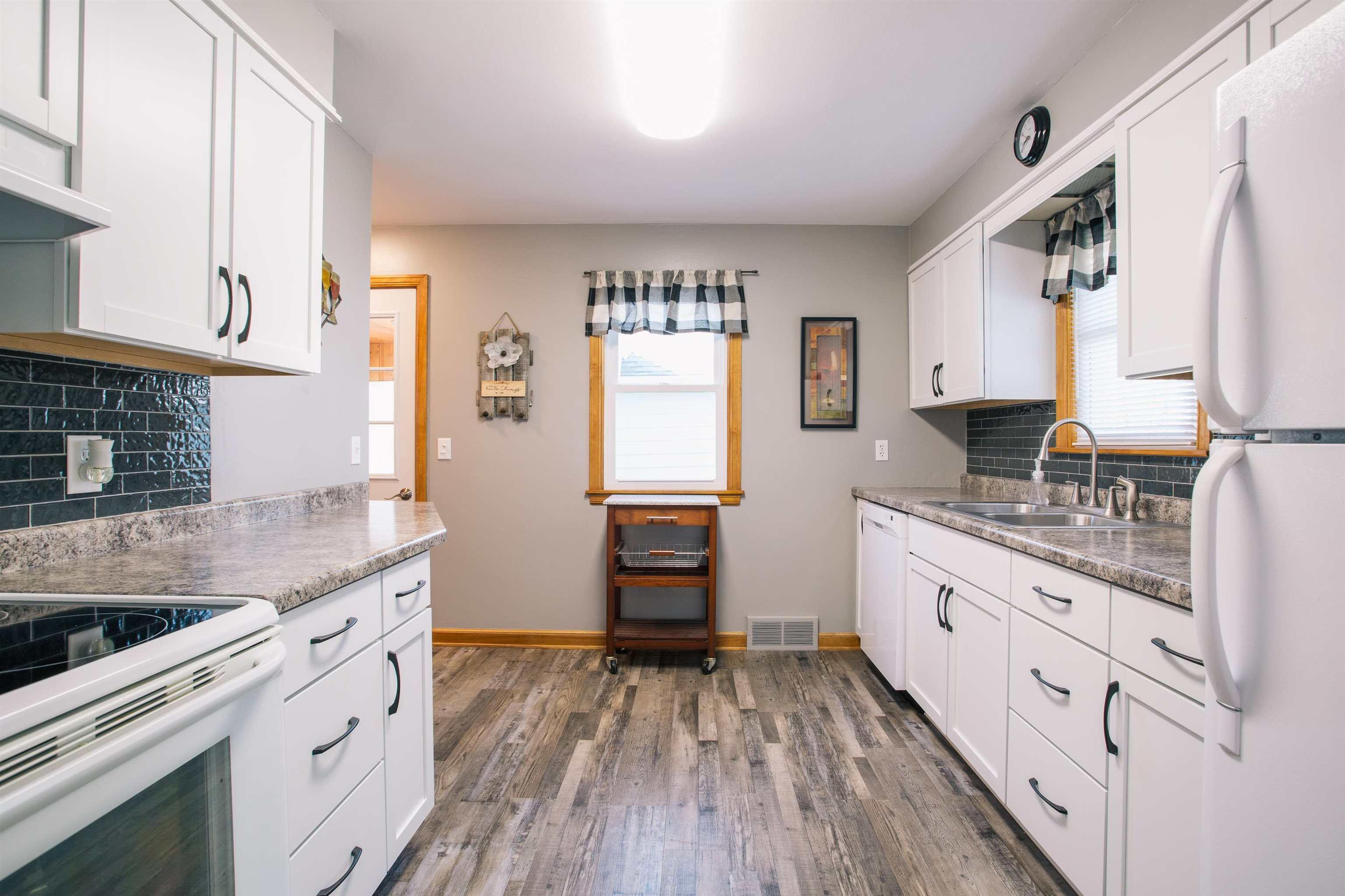 206 S STATE AVENUE, Marshfield, Wisconsin 54449, 2 Bedrooms Bedrooms, ,1 BathroomBathrooms,Residential,For Sale,206 S STATE AVENUE,22601953