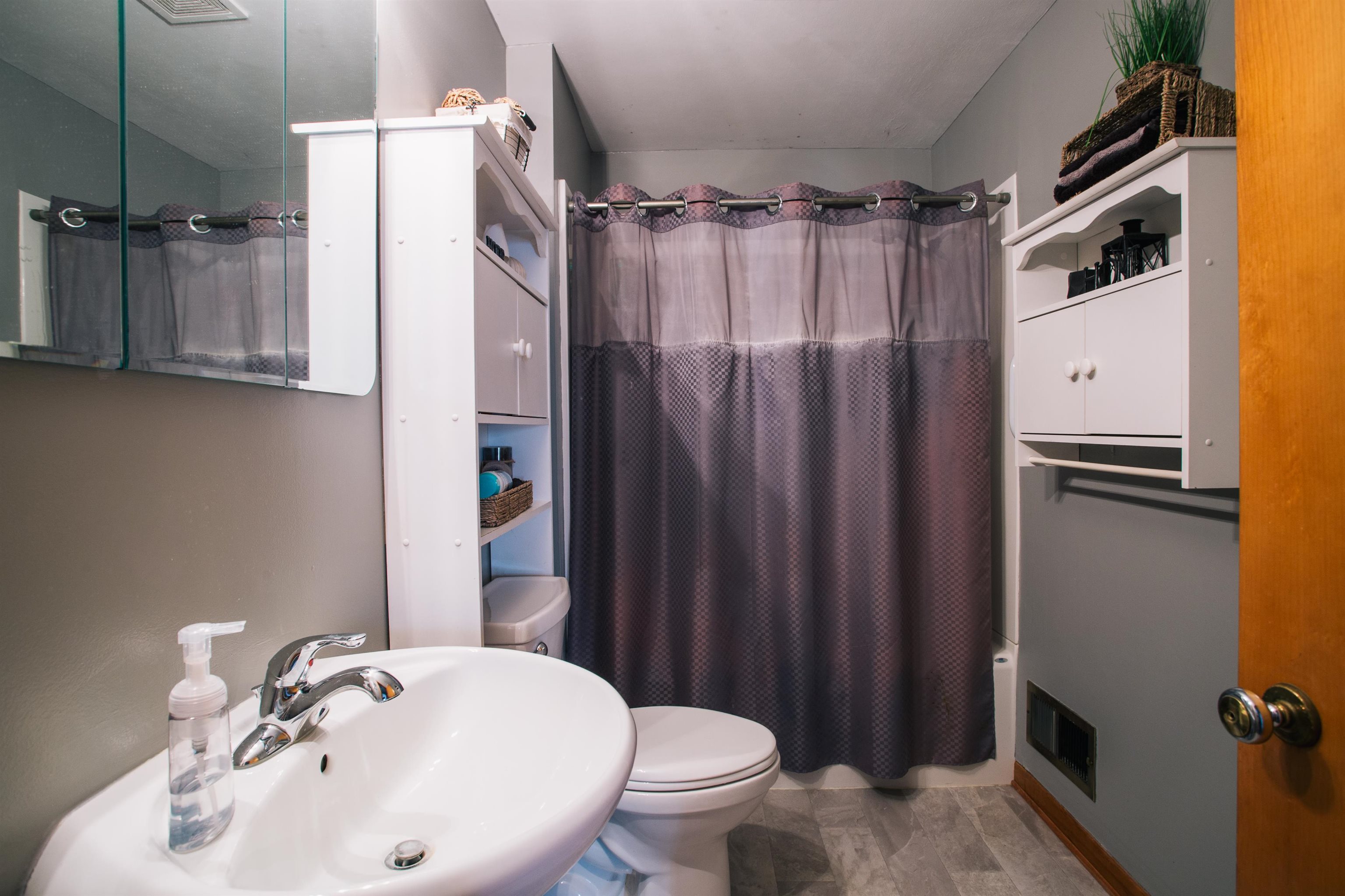 206 S STATE AVENUE, Marshfield, Wisconsin 54449, 2 Bedrooms Bedrooms, ,1 BathroomBathrooms,Residential,For Sale,206 S STATE AVENUE,22601953