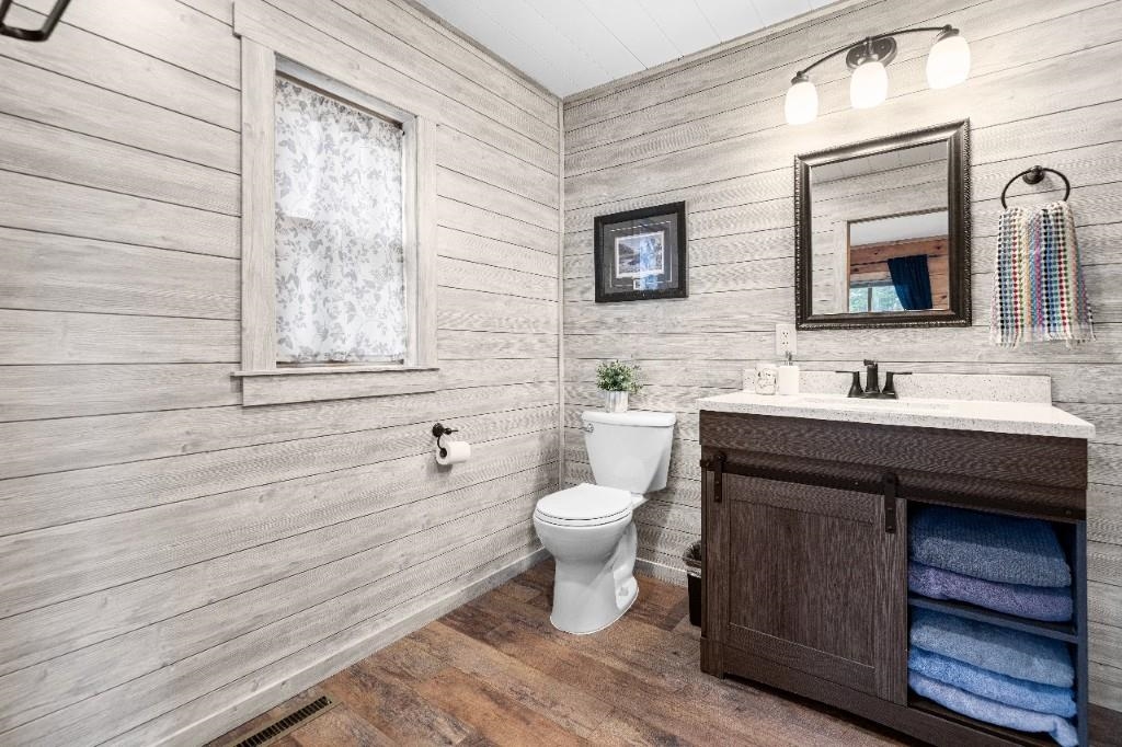 8846 JOHNSON POINT LANE, Land O' Lakes, Wisconsin 54540, 5 Bedrooms Bedrooms, ,3 BathroomsBathrooms,Residential,For Sale,8846 JOHNSON POINT LANE,22601966