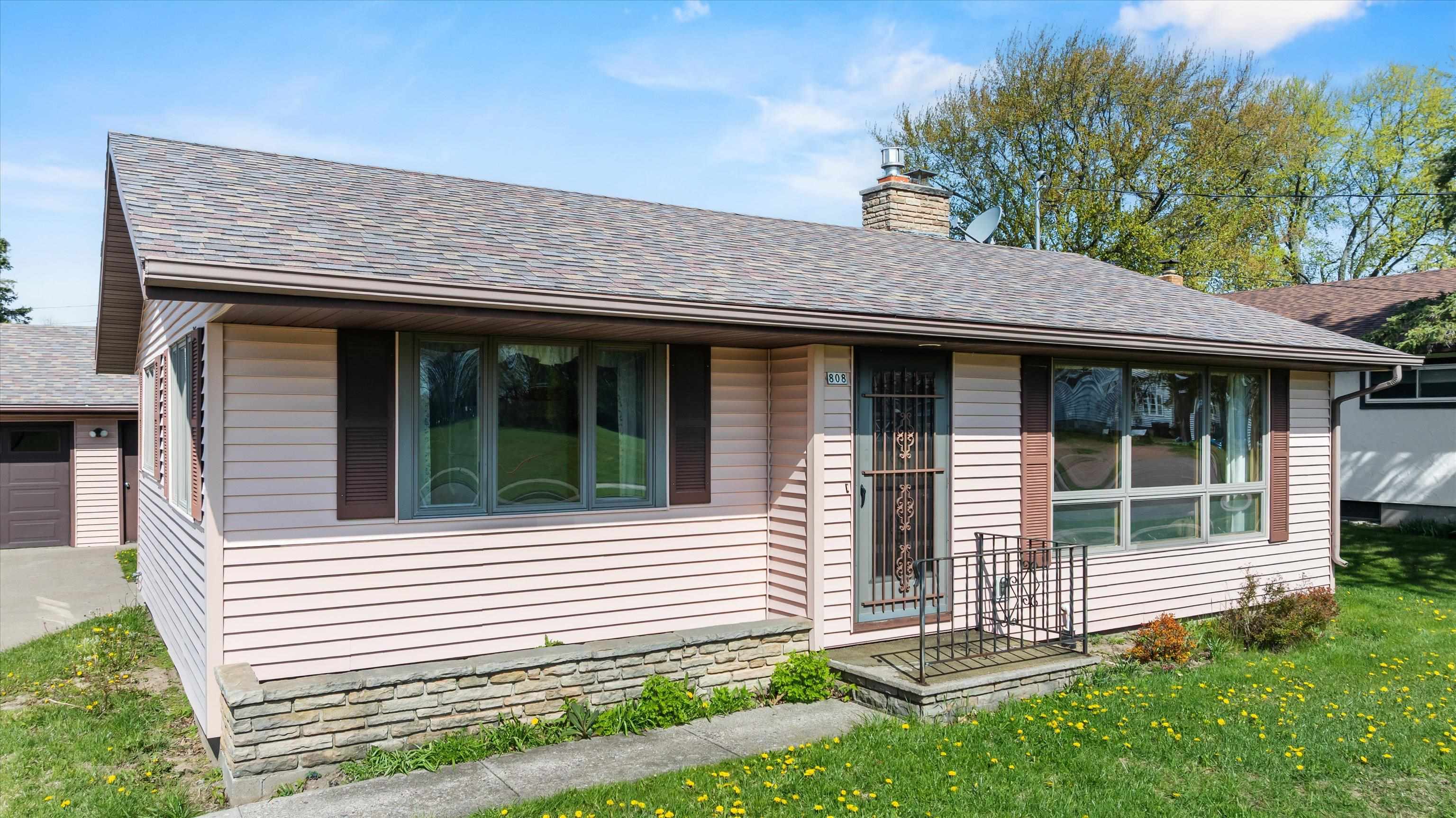 808 N WALNUT AVENUE, Marshfield, Wisconsin 54449, 3 Bedrooms Bedrooms, ,2 BathroomsBathrooms,Residential,For Sale,808 N WALNUT AVENUE,22601971