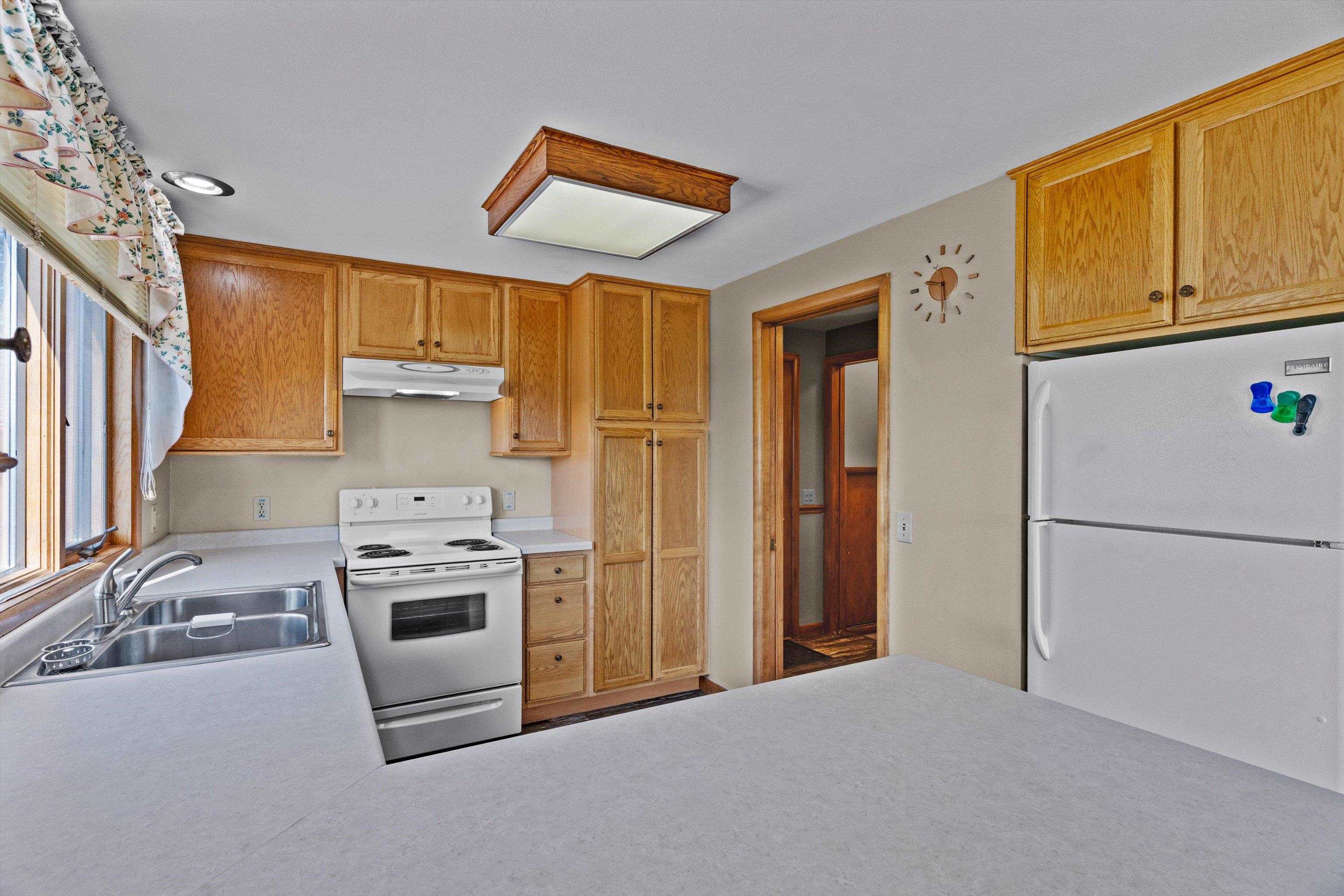 808 N WALNUT AVENUE, Marshfield, Wisconsin 54449, 3 Bedrooms Bedrooms, ,2 BathroomsBathrooms,Residential,For Sale,808 N WALNUT AVENUE,22601971