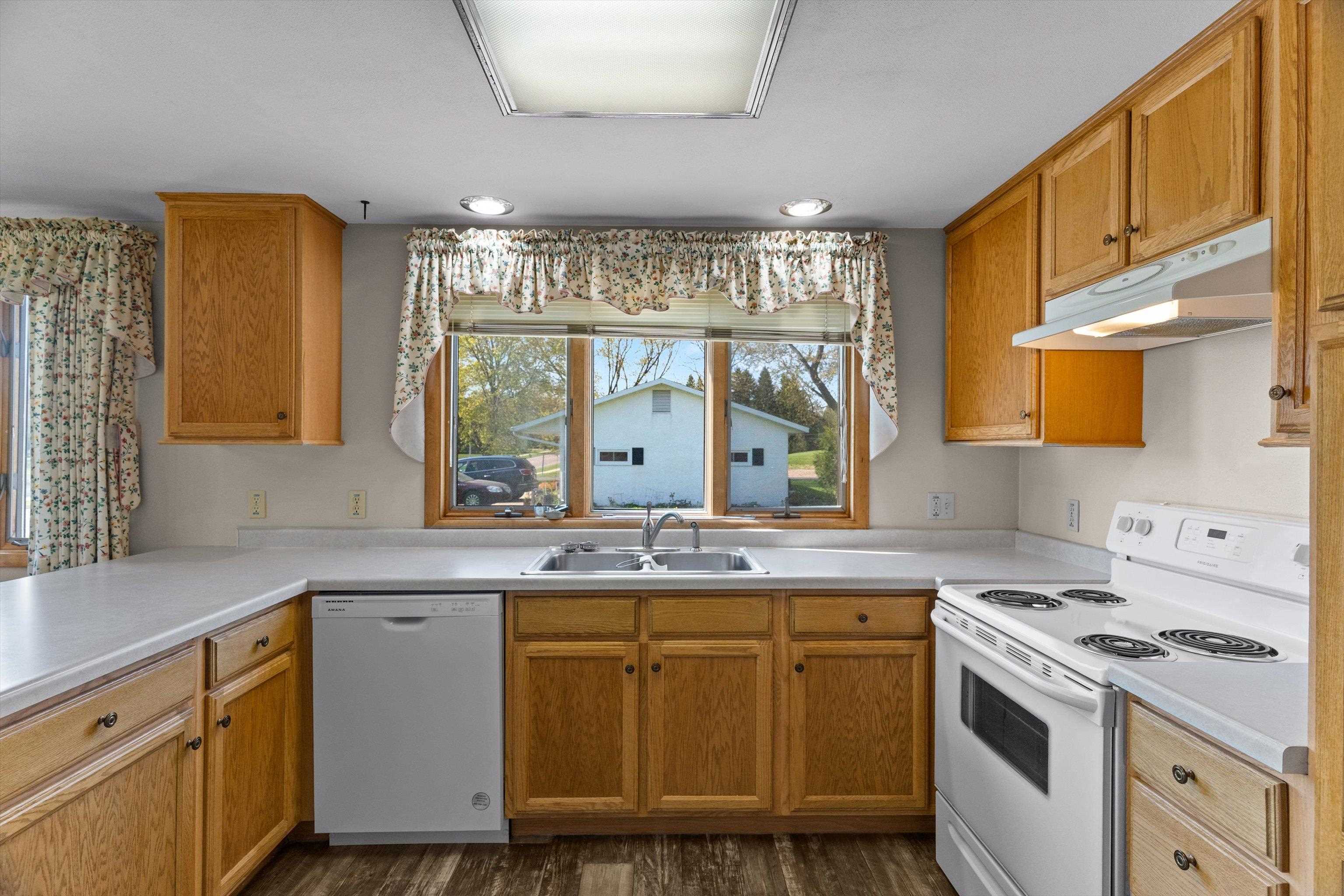 808 N WALNUT AVENUE, Marshfield, Wisconsin 54449, 3 Bedrooms Bedrooms, ,2 BathroomsBathrooms,Residential,For Sale,808 N WALNUT AVENUE,22601971