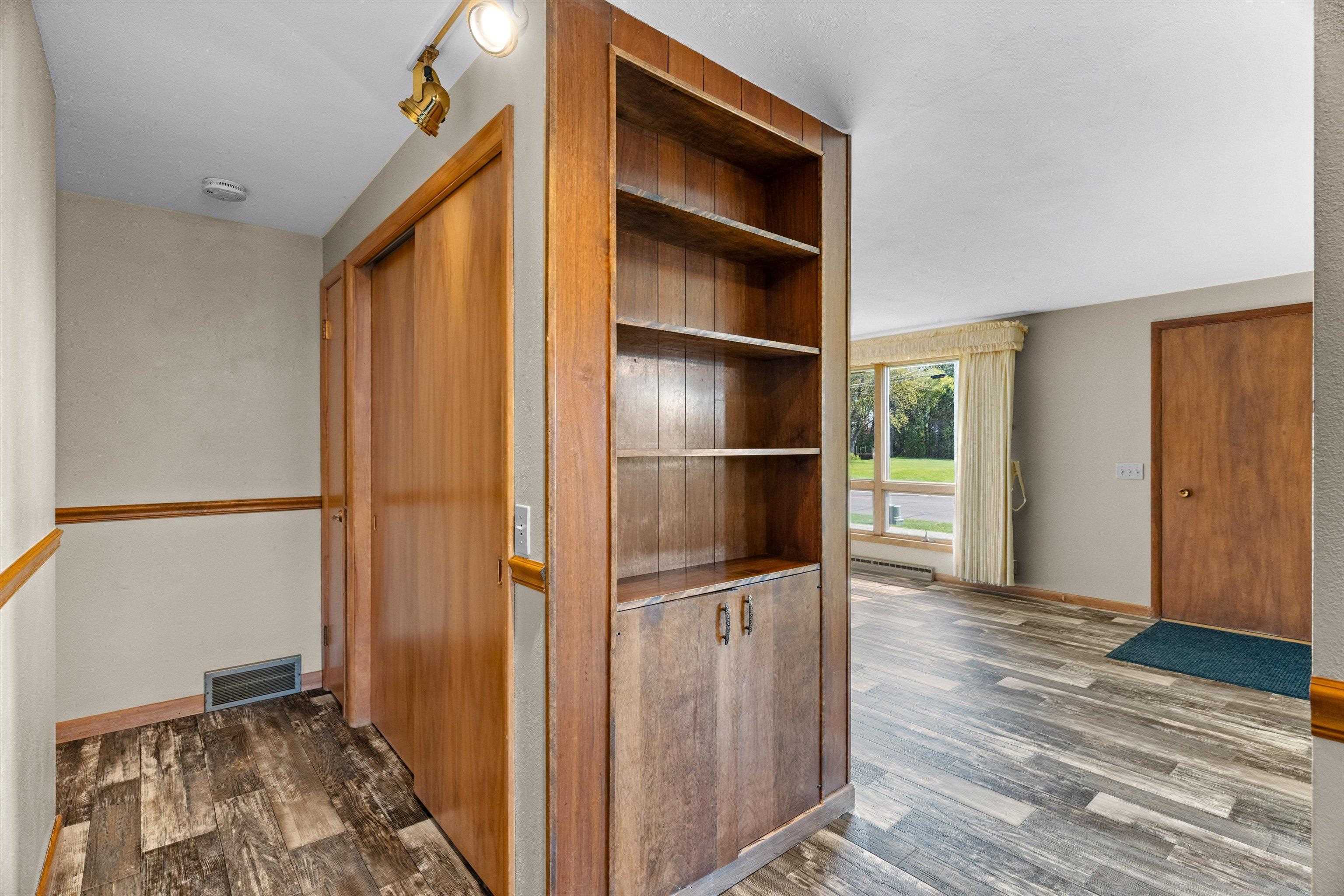 808 N WALNUT AVENUE, Marshfield, Wisconsin 54449, 3 Bedrooms Bedrooms, ,2 BathroomsBathrooms,Residential,For Sale,808 N WALNUT AVENUE,22601971