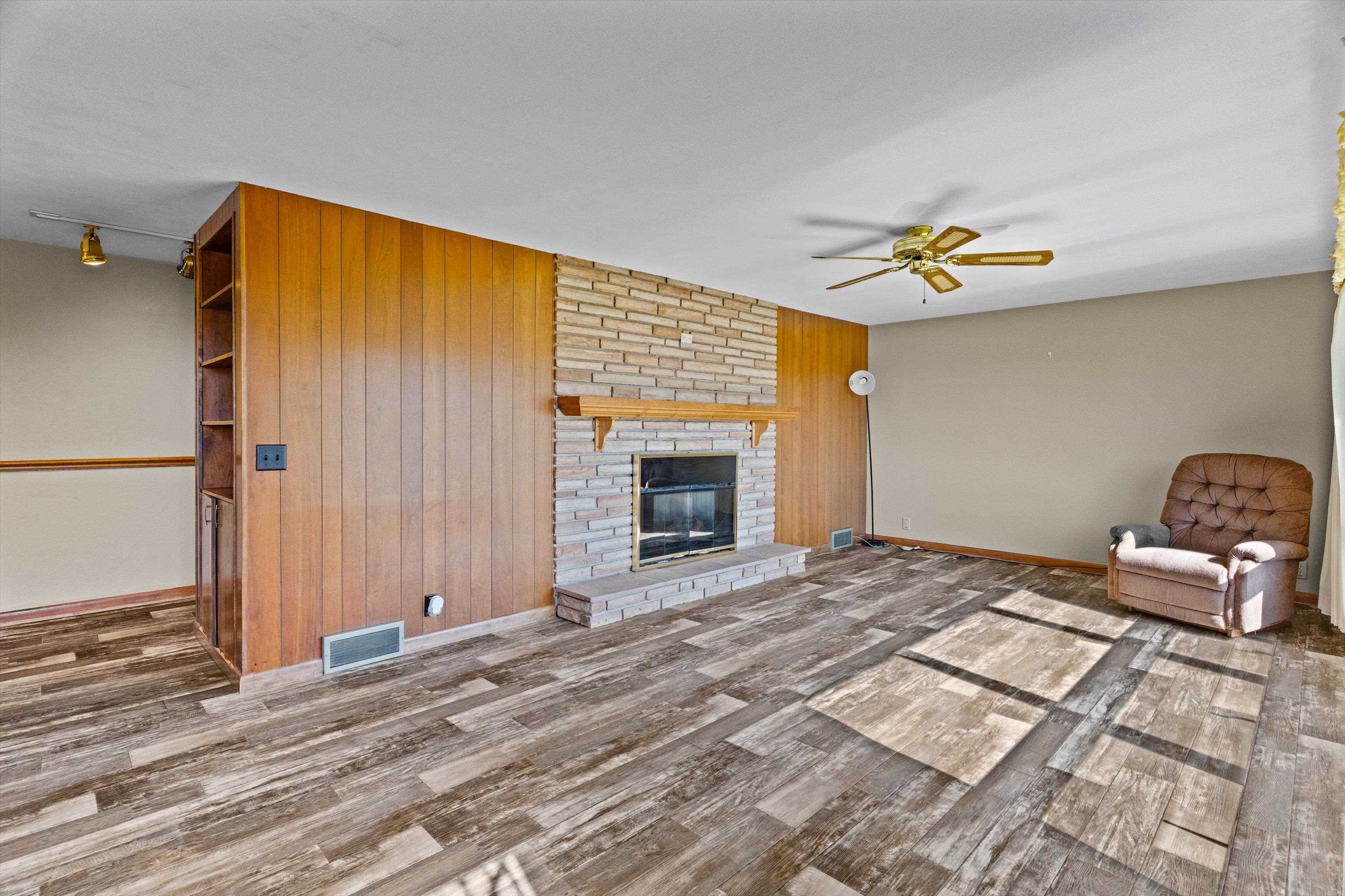 808 N WALNUT AVENUE, Marshfield, Wisconsin 54449, 3 Bedrooms Bedrooms, ,2 BathroomsBathrooms,Residential,For Sale,808 N WALNUT AVENUE,22601971