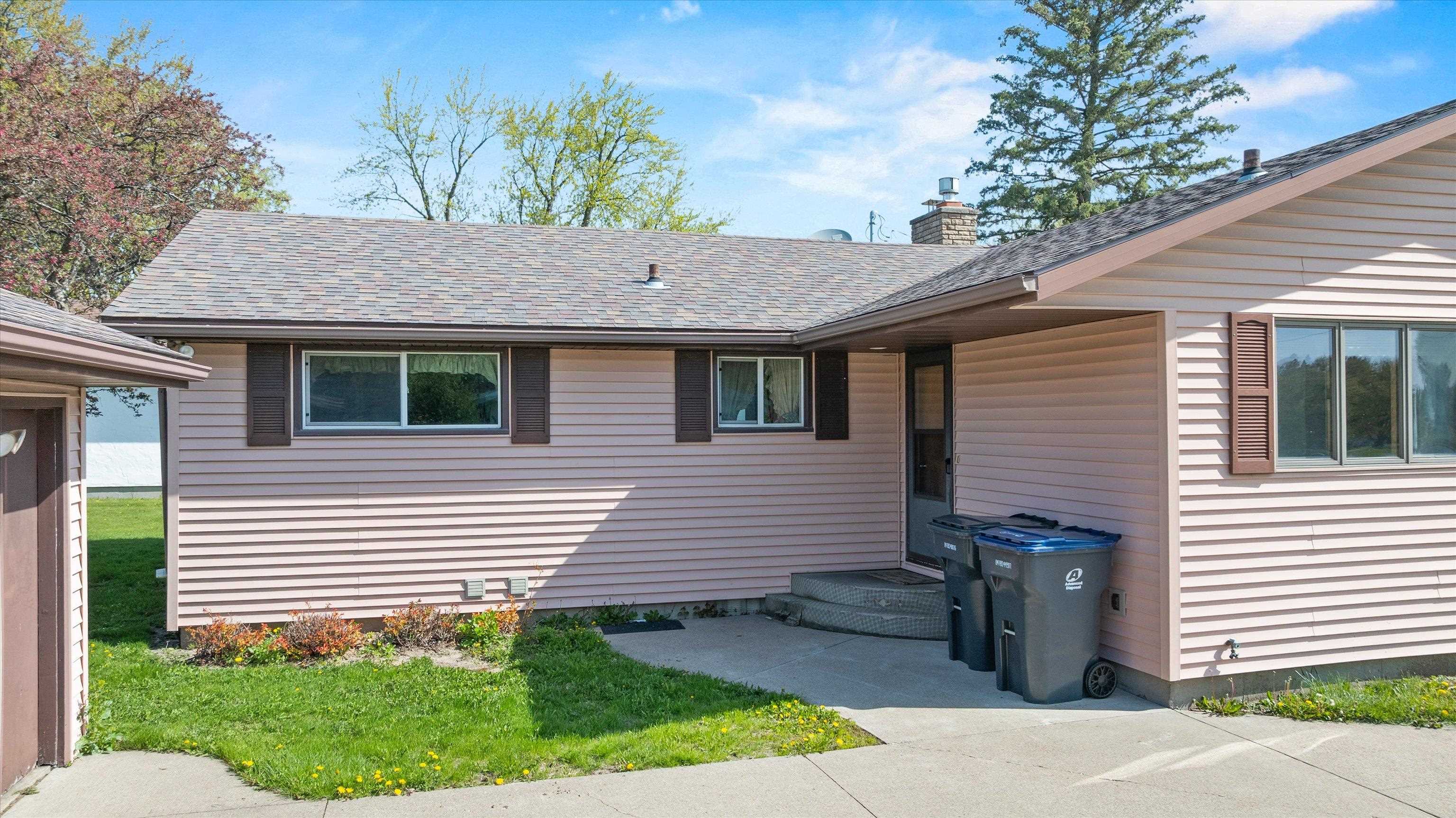 808 N WALNUT AVENUE, Marshfield, Wisconsin 54449, 3 Bedrooms Bedrooms, ,2 BathroomsBathrooms,Residential,For Sale,808 N WALNUT AVENUE,22601971