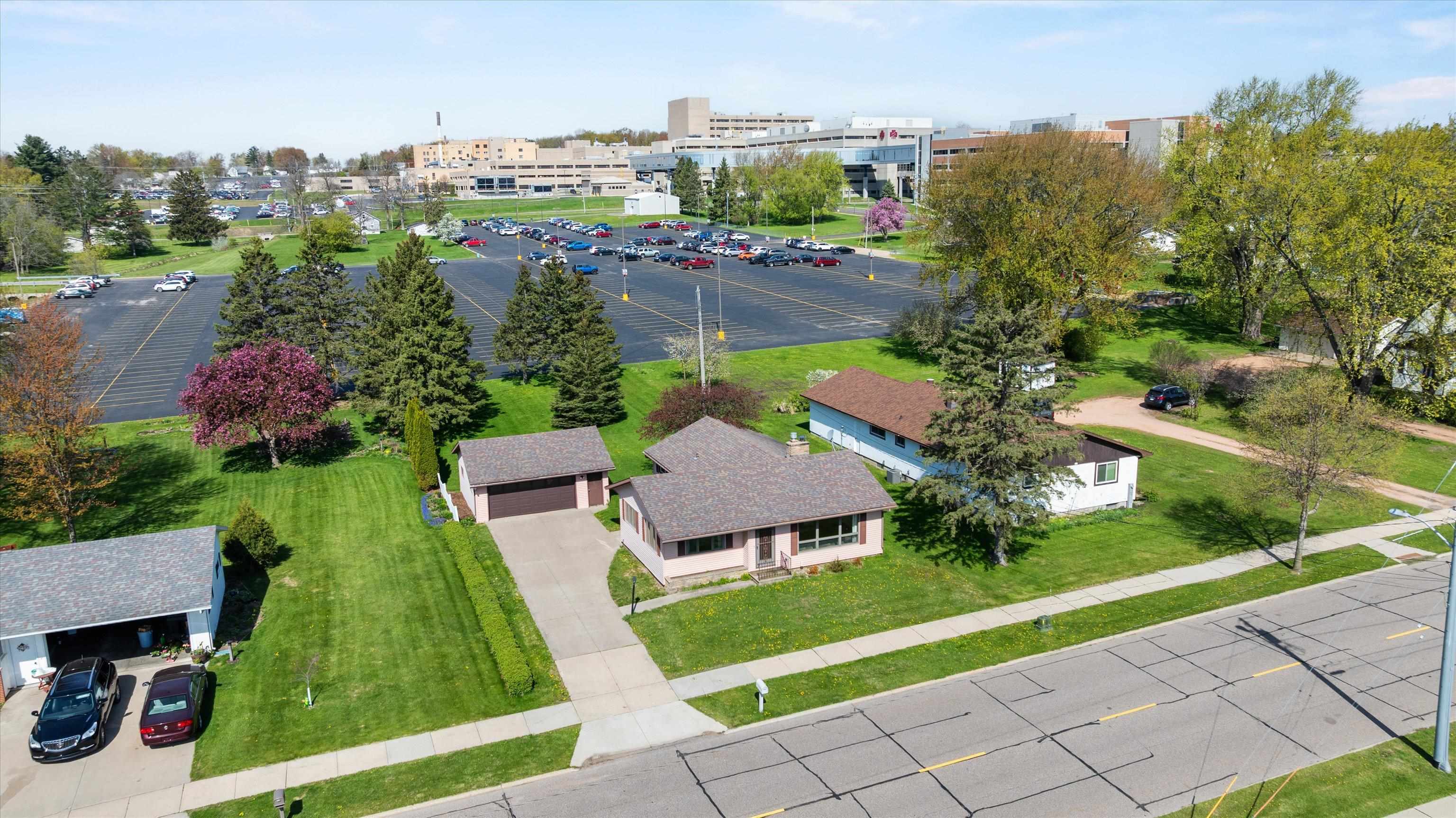 808 N WALNUT AVENUE, Marshfield, Wisconsin 54449, 3 Bedrooms Bedrooms, ,2 BathroomsBathrooms,Residential,For Sale,808 N WALNUT AVENUE,22601971