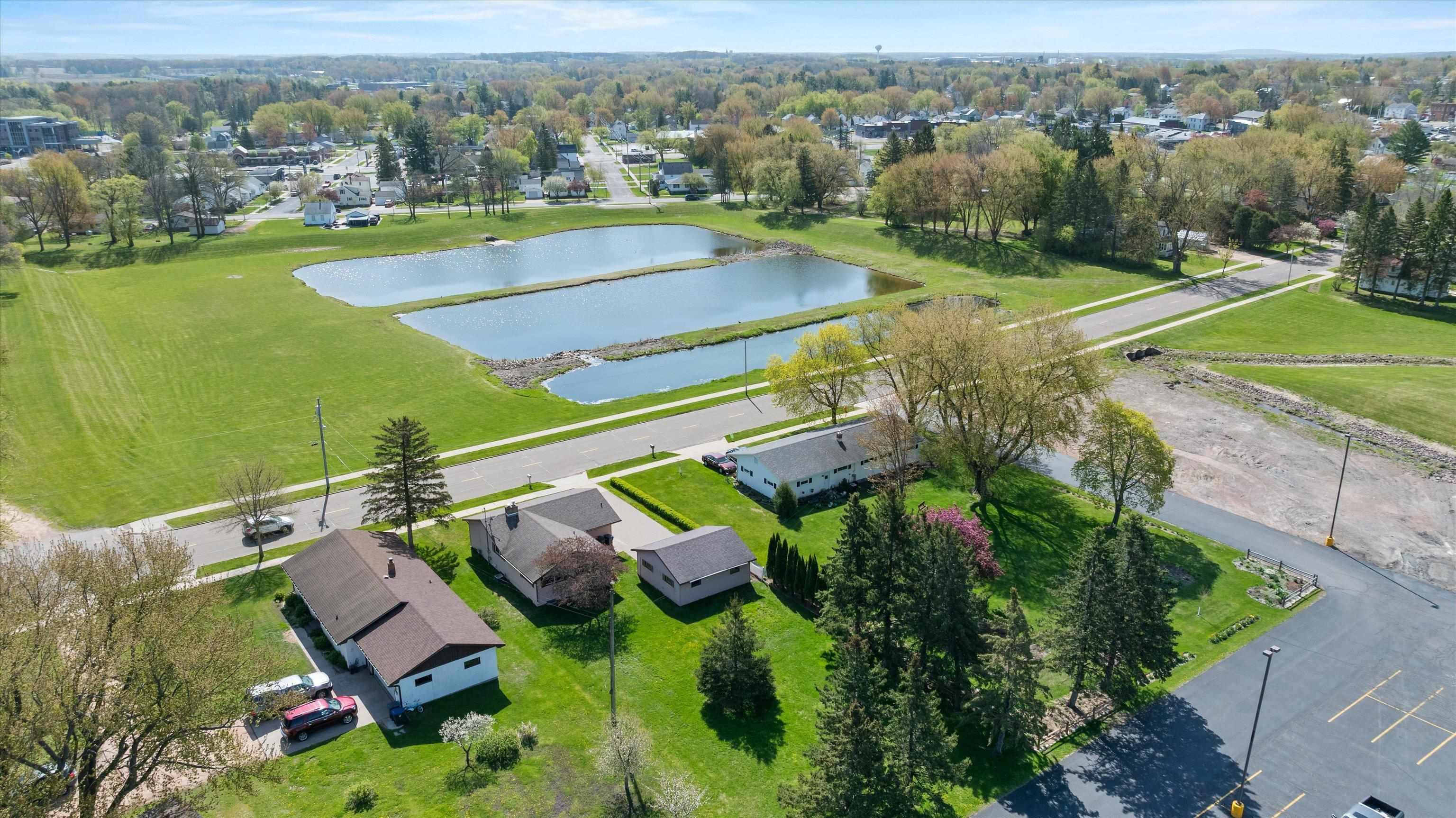808 N WALNUT AVENUE, Marshfield, Wisconsin 54449, 3 Bedrooms Bedrooms, ,2 BathroomsBathrooms,Residential,For Sale,808 N WALNUT AVENUE,22601971