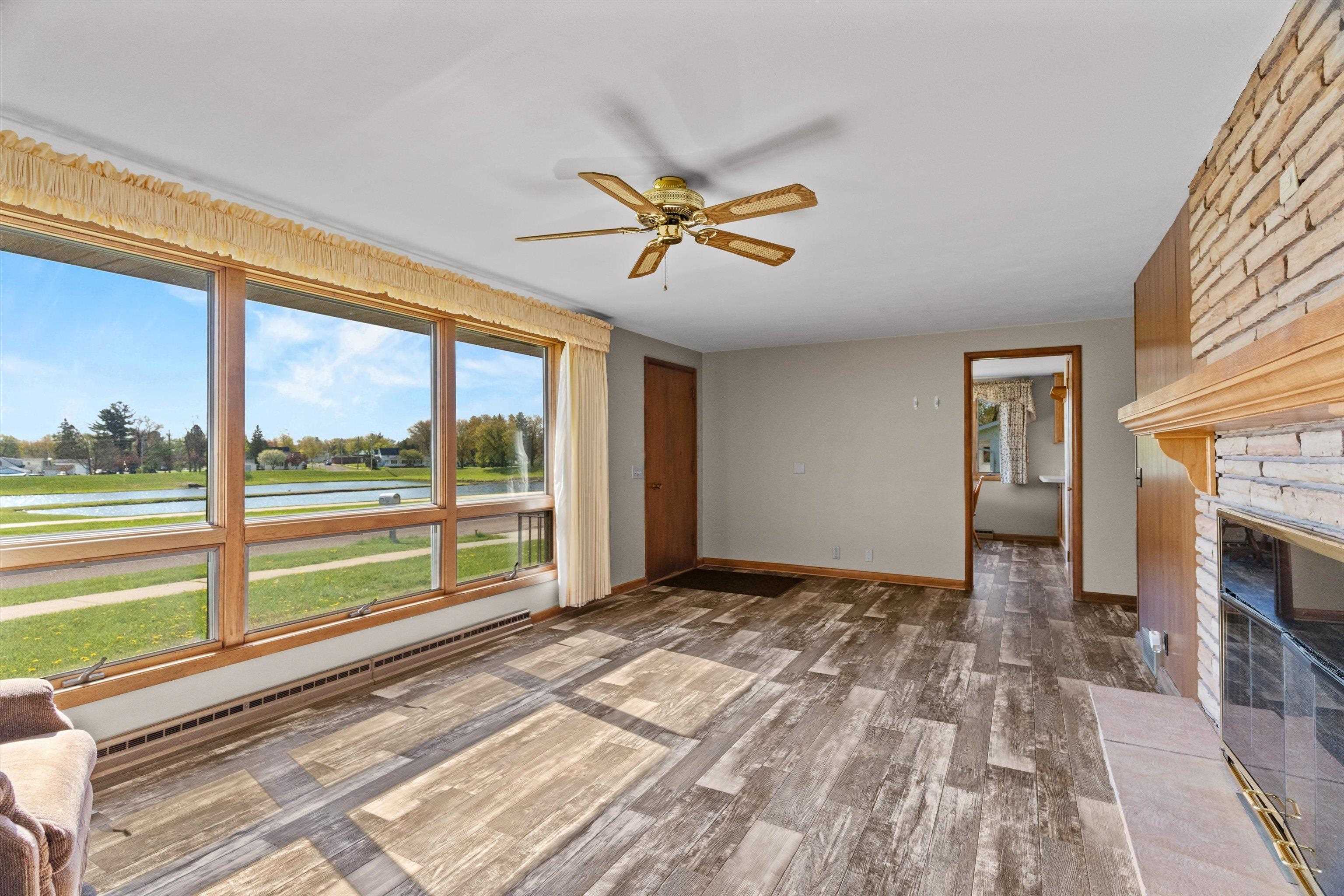 808 N WALNUT AVENUE, Marshfield, Wisconsin 54449, 3 Bedrooms Bedrooms, ,2 BathroomsBathrooms,Residential,For Sale,808 N WALNUT AVENUE,22601971