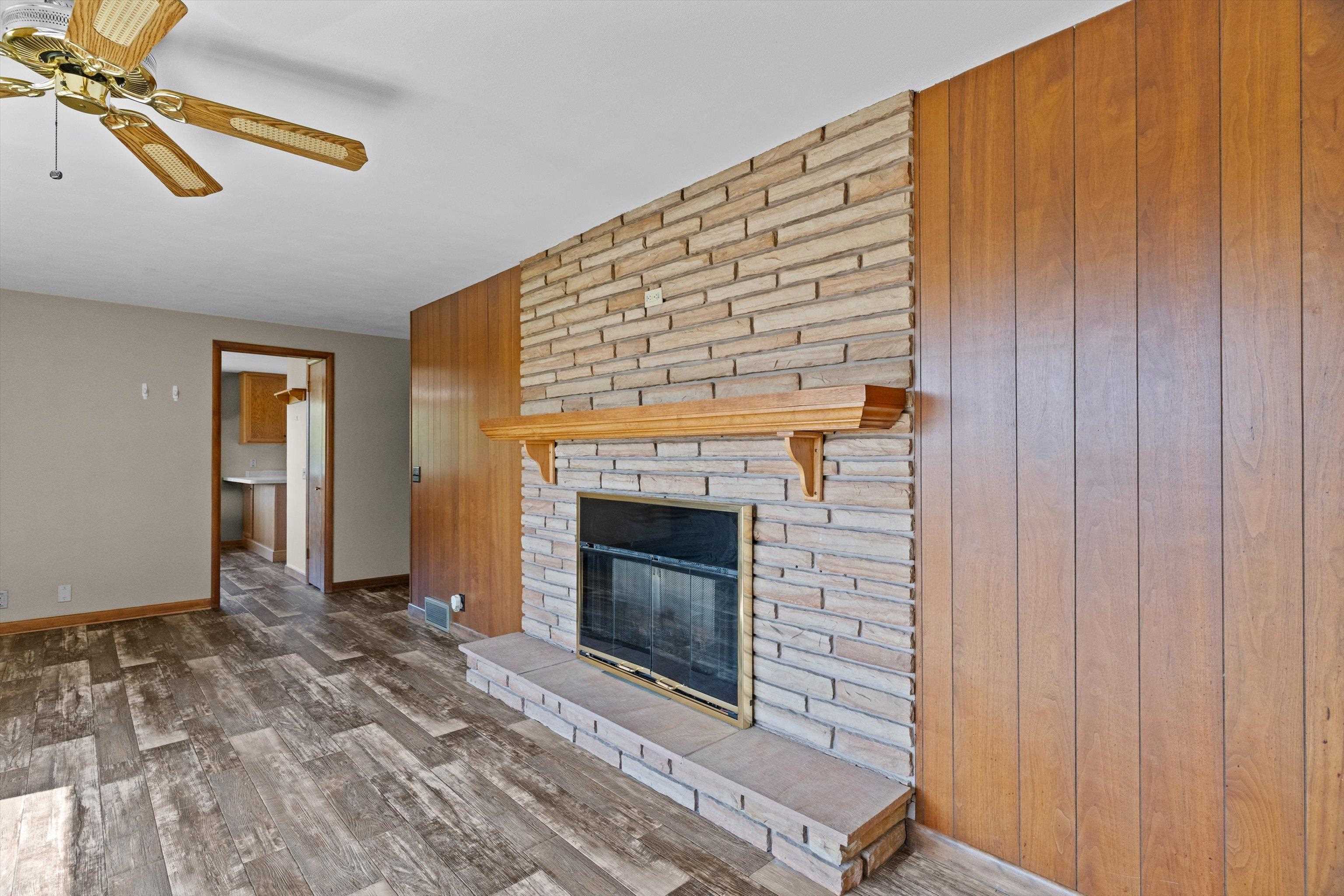 808 N WALNUT AVENUE, Marshfield, Wisconsin 54449, 3 Bedrooms Bedrooms, ,2 BathroomsBathrooms,Residential,For Sale,808 N WALNUT AVENUE,22601971