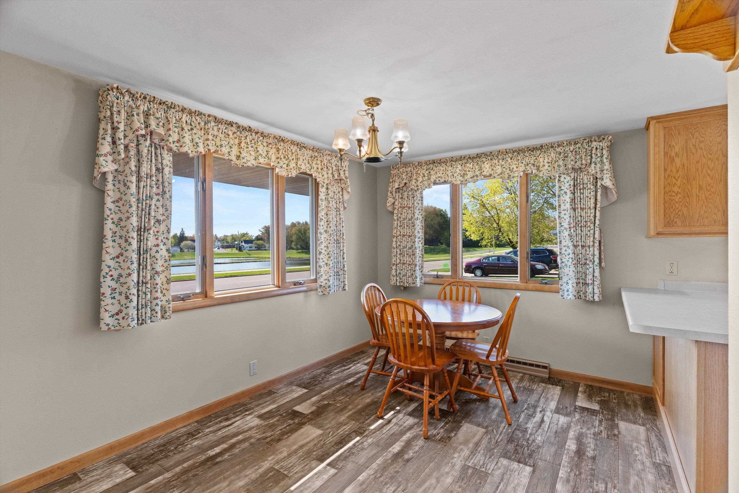 808 N WALNUT AVENUE, Marshfield, Wisconsin 54449, 3 Bedrooms Bedrooms, ,2 BathroomsBathrooms,Residential,For Sale,808 N WALNUT AVENUE,22601971