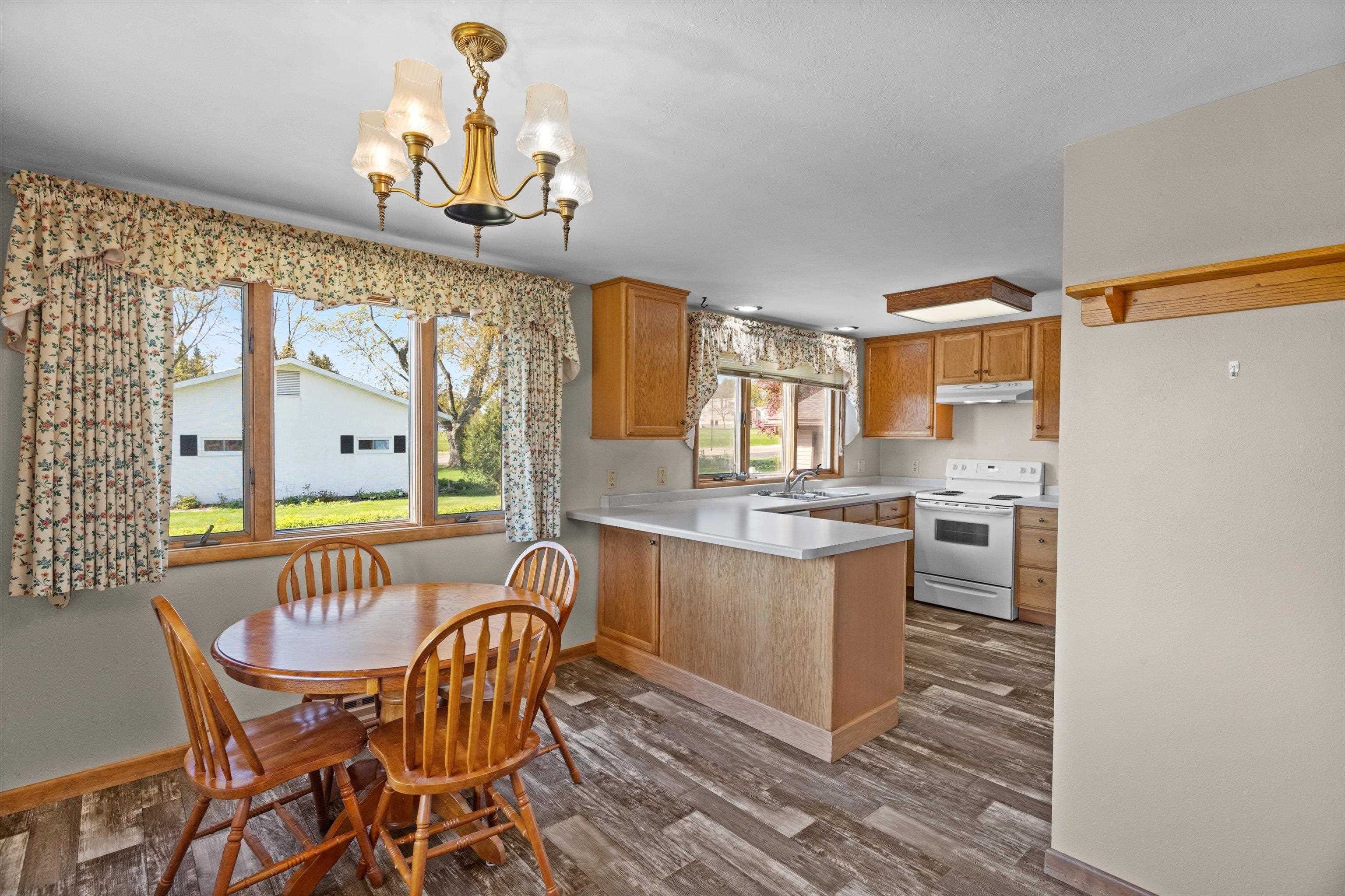 808 N WALNUT AVENUE, Marshfield, Wisconsin 54449, 3 Bedrooms Bedrooms, ,2 BathroomsBathrooms,Residential,For Sale,808 N WALNUT AVENUE,22601971