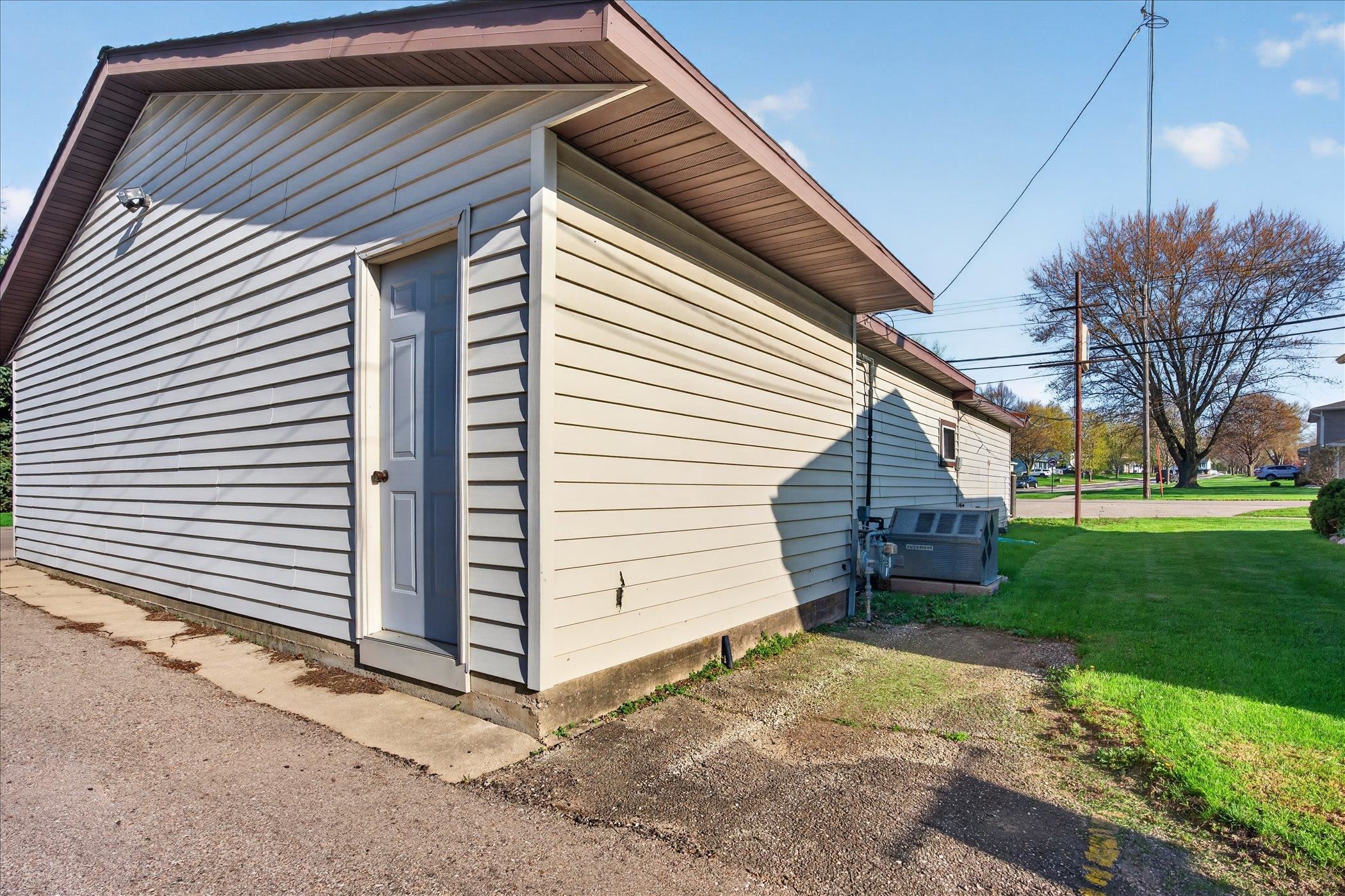 723 MILWAUKEE ROAD, CLINTON, Wisconsin 53525, ,Commercial/industrial,For Sale,723 MILWAUKEE ROAD,22601980
