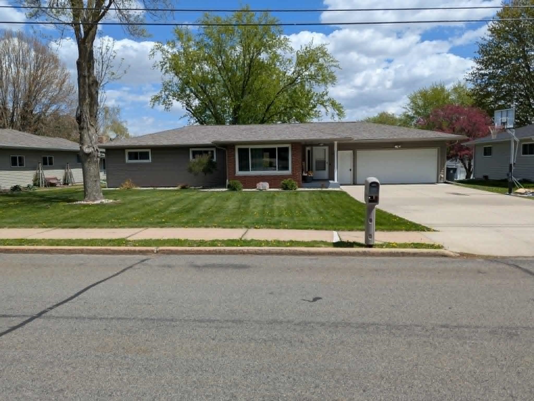 1909 S PALMETTO AVENUE, Marshfield, Wisconsin 54449, 3 Bedrooms Bedrooms, ,1 BathroomBathrooms,Residential,For Sale,1909 S PALMETTO AVENUE,22601981