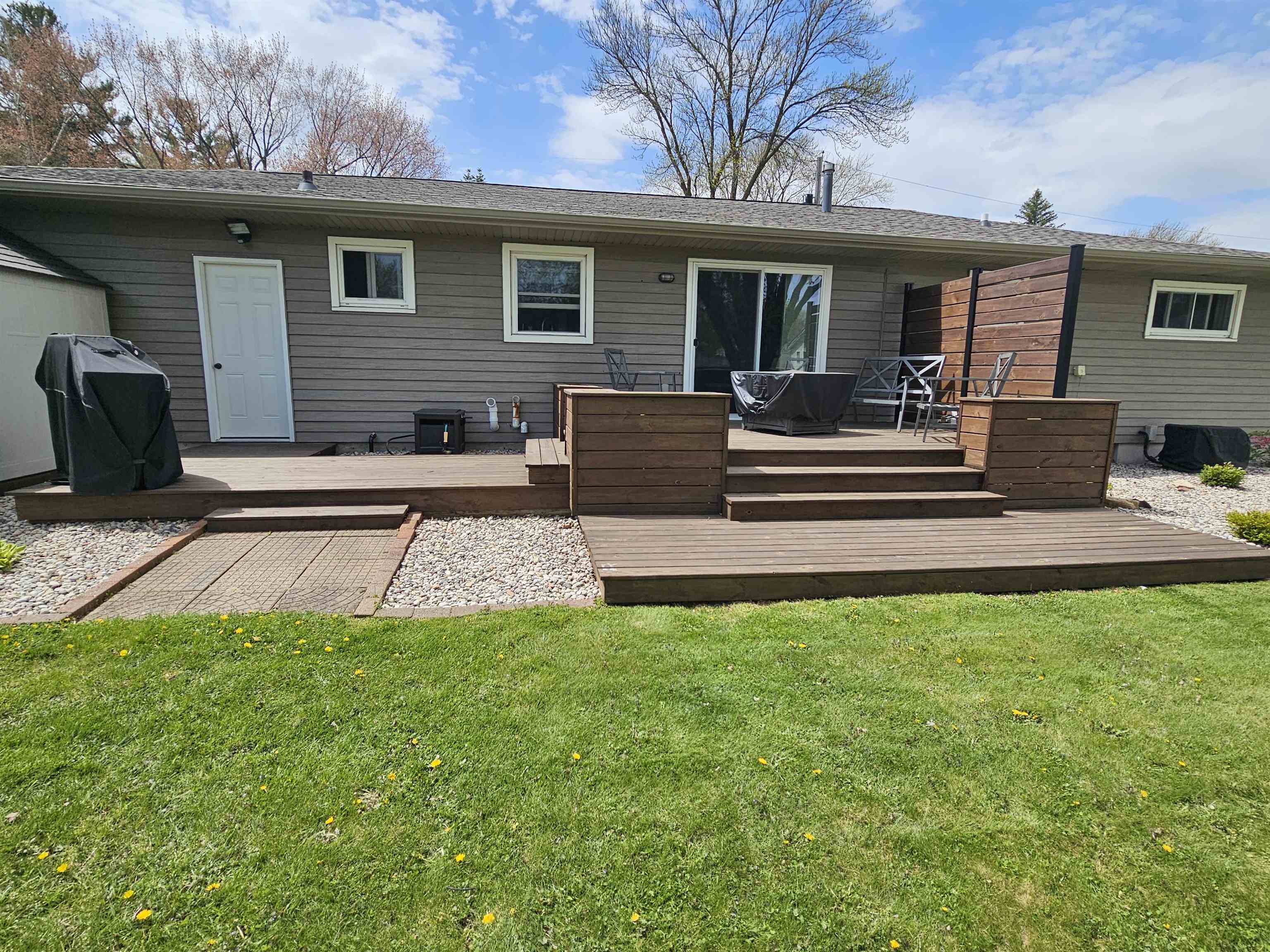 1909 S PALMETTO AVENUE, Marshfield, Wisconsin 54449, 3 Bedrooms Bedrooms, ,1 BathroomBathrooms,Residential,For Sale,1909 S PALMETTO AVENUE,22601981