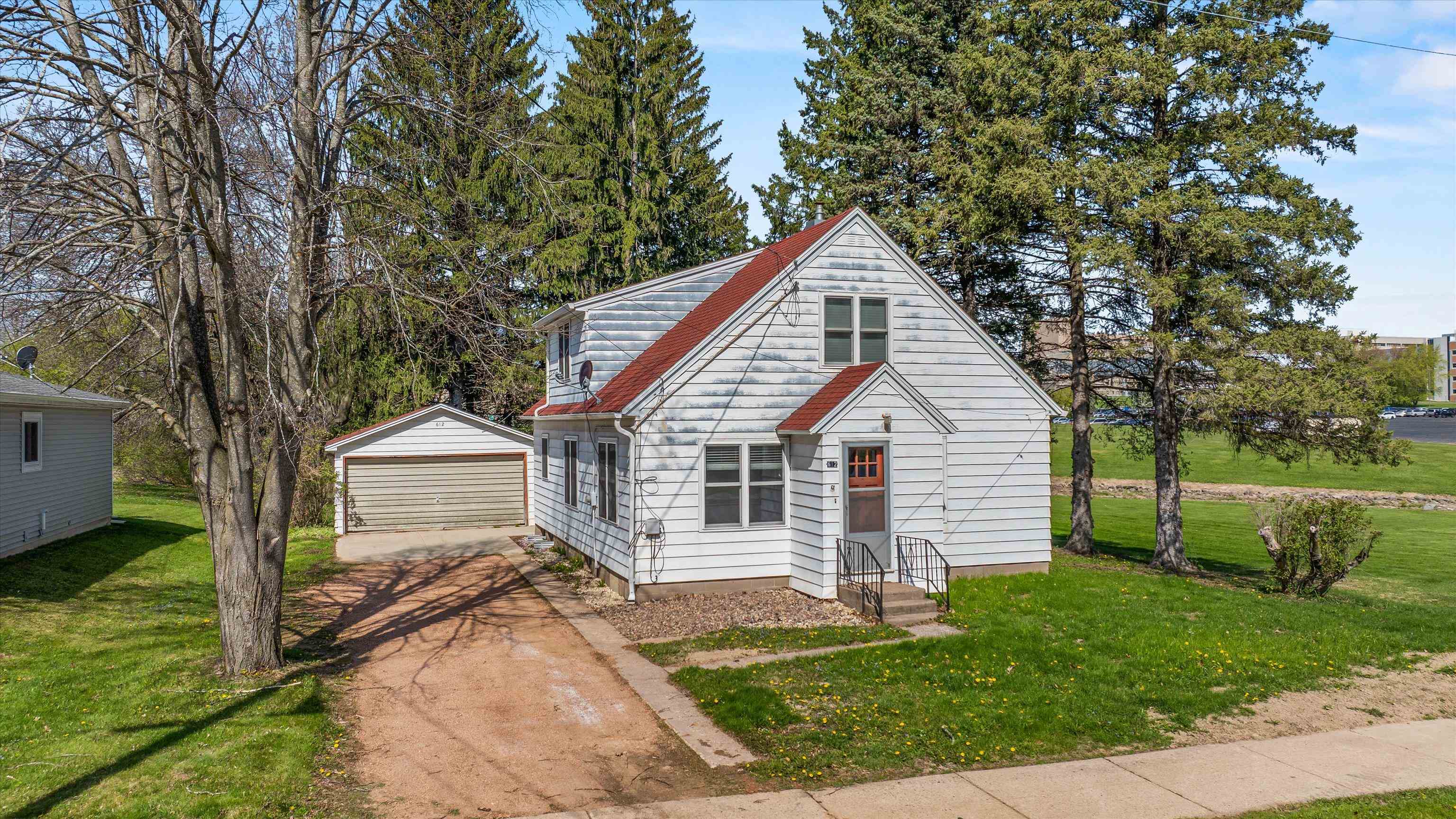 612 N WALNUT AVENUE, Marshfield, Wisconsin 54449, 4 Bedrooms Bedrooms, ,1 BathroomBathrooms,Residential,For Sale,612 N WALNUT AVENUE,22601988