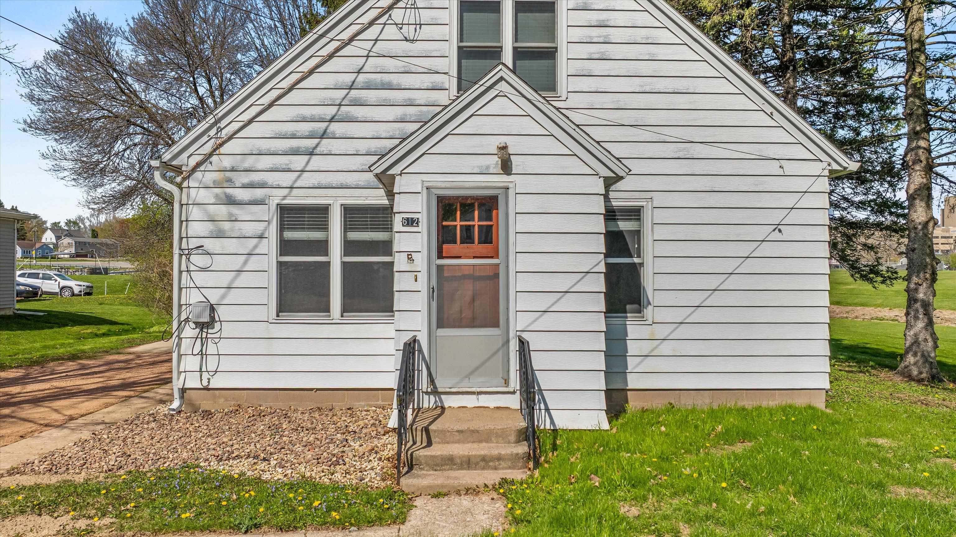 612 N WALNUT AVENUE, Marshfield, Wisconsin 54449, 4 Bedrooms Bedrooms, ,1 BathroomBathrooms,Residential,For Sale,612 N WALNUT AVENUE,22601988