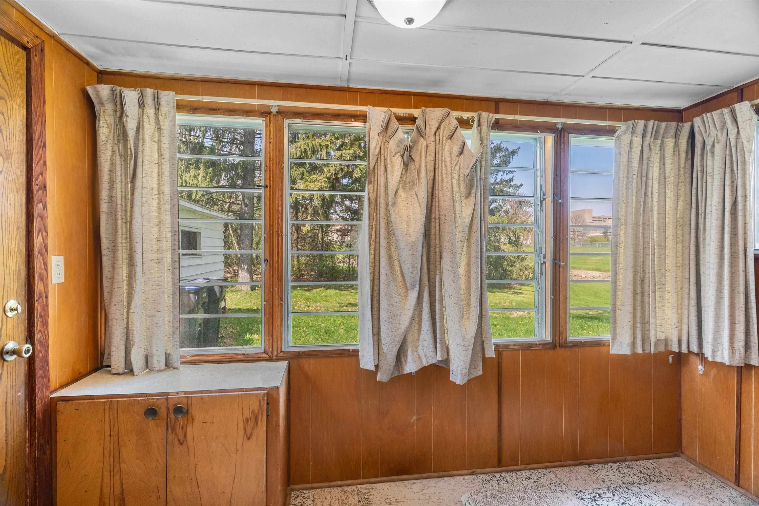 612 N WALNUT AVENUE, Marshfield, Wisconsin 54449, 4 Bedrooms Bedrooms, ,1 BathroomBathrooms,Residential,For Sale,612 N WALNUT AVENUE,22601988