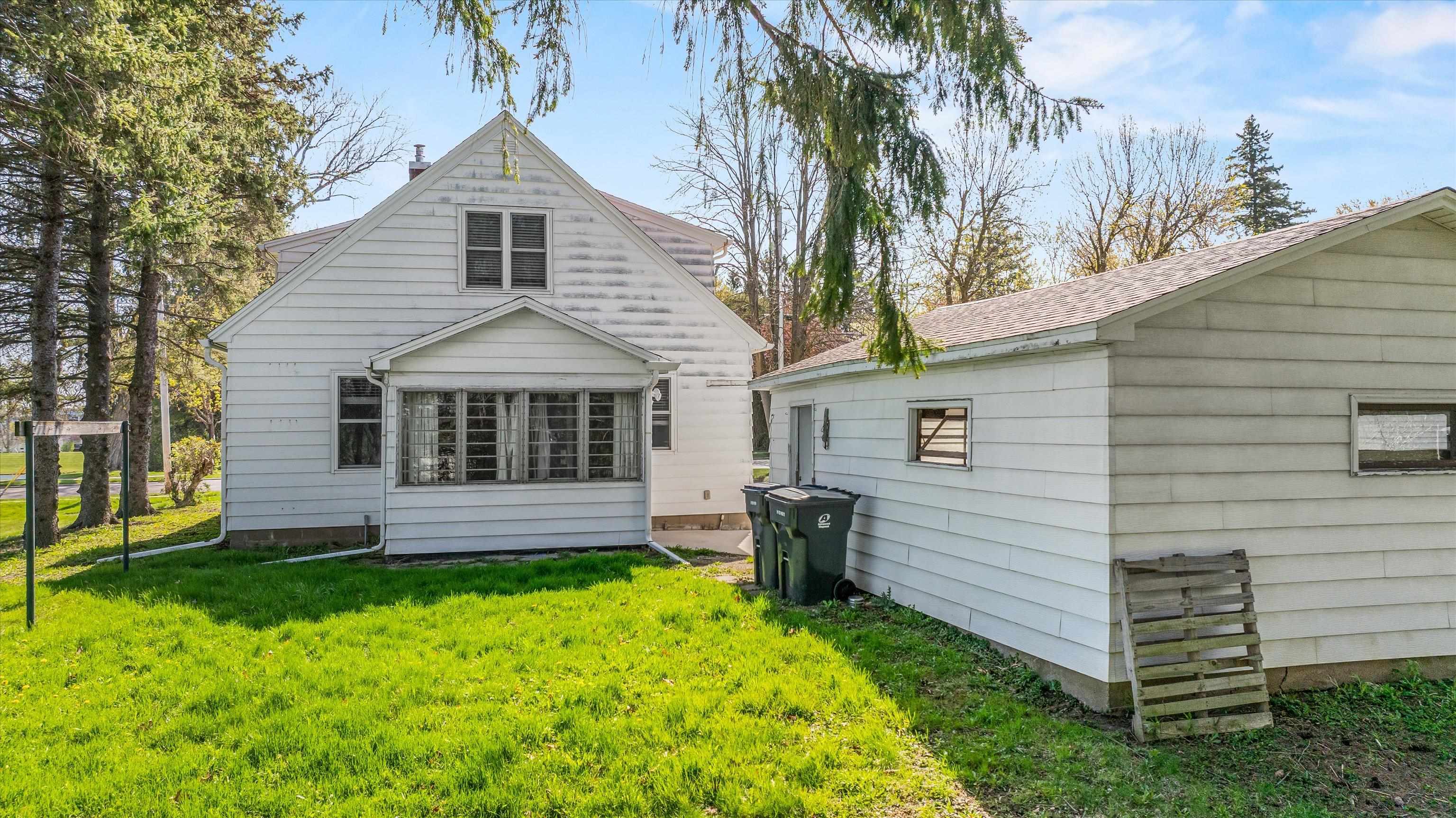 612 N WALNUT AVENUE, Marshfield, Wisconsin 54449, 4 Bedrooms Bedrooms, ,1 BathroomBathrooms,Residential,For Sale,612 N WALNUT AVENUE,22601988