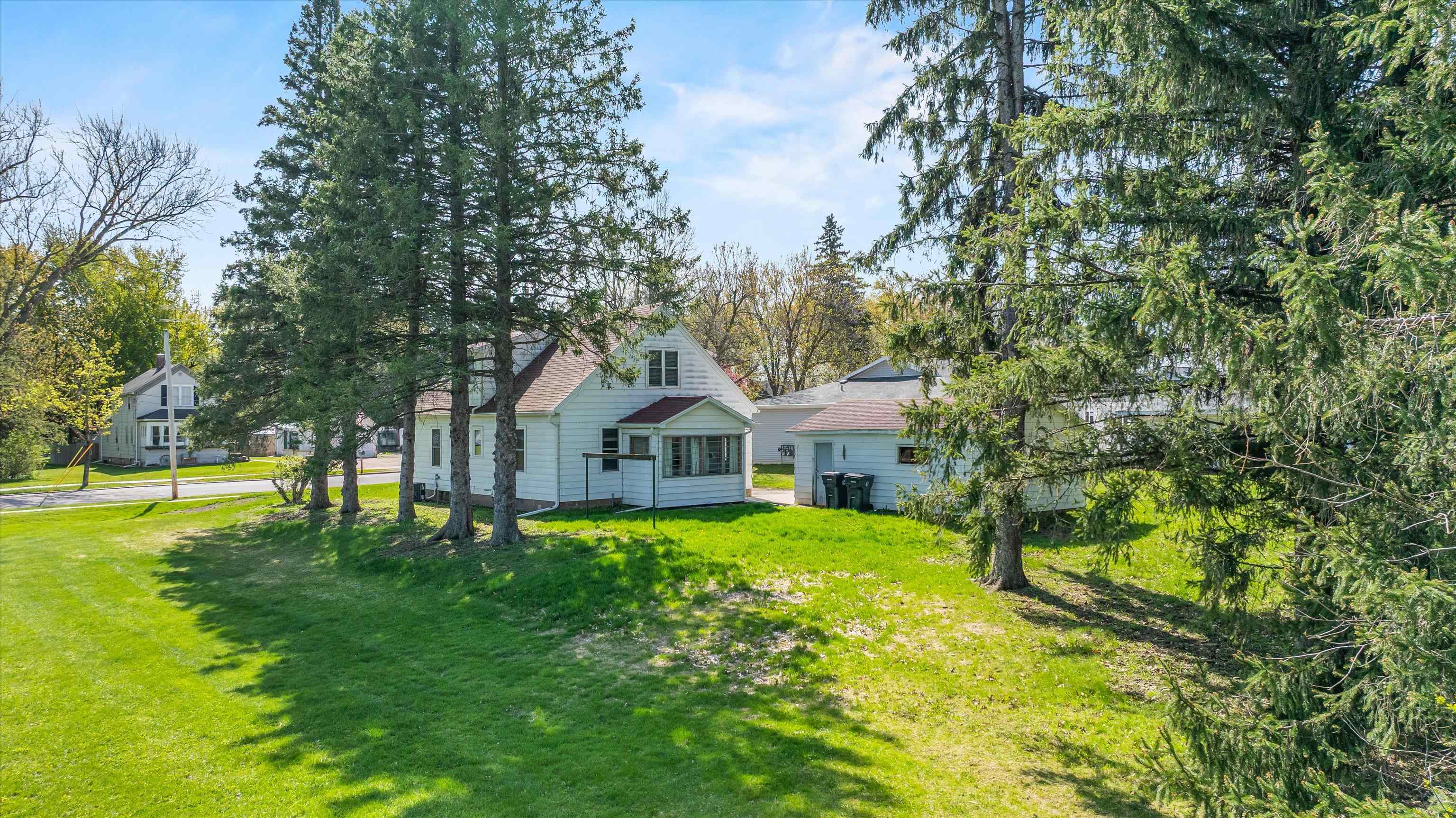 612 N WALNUT AVENUE, Marshfield, Wisconsin 54449, 4 Bedrooms Bedrooms, ,1 BathroomBathrooms,Residential,For Sale,612 N WALNUT AVENUE,22601988