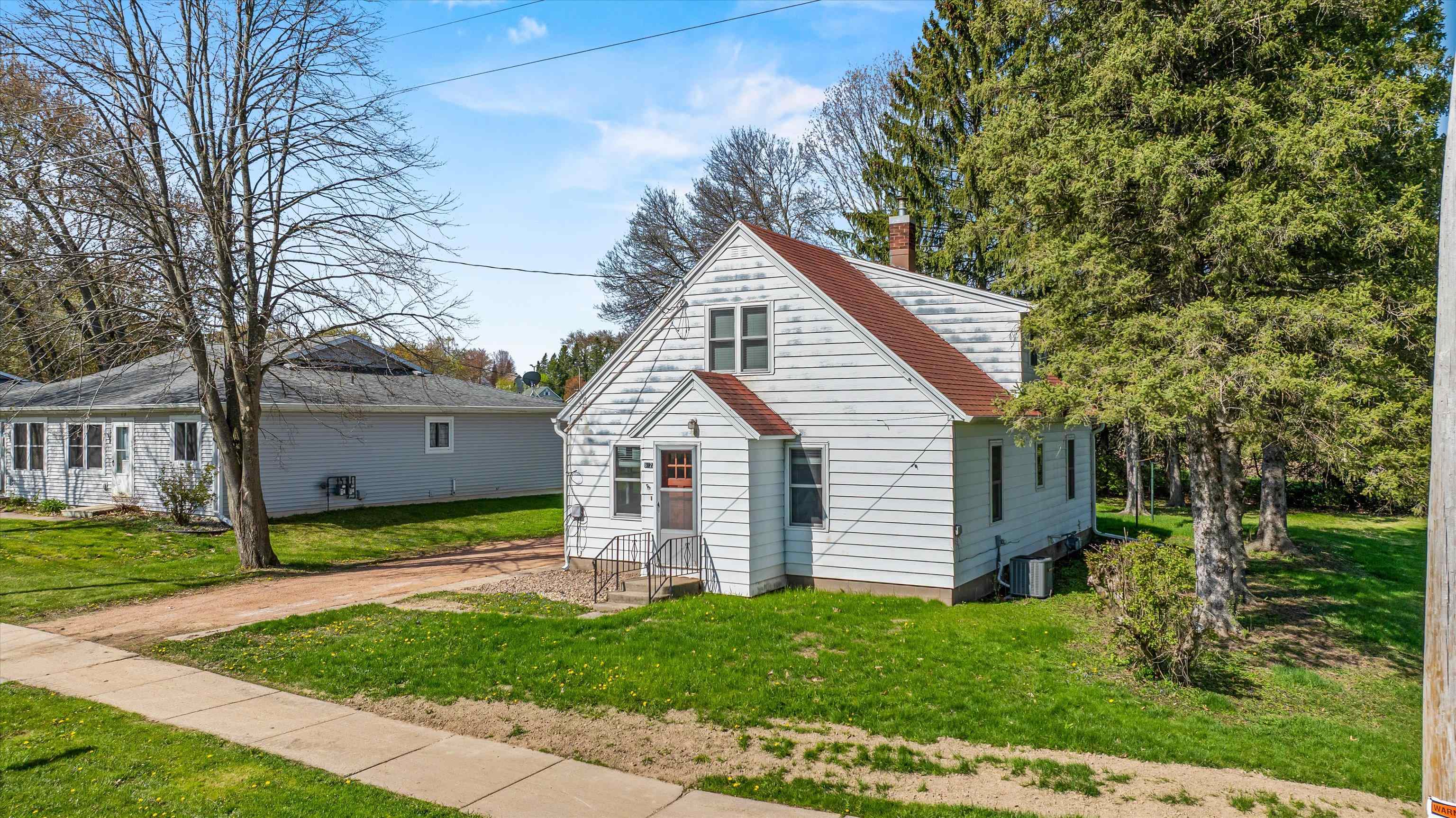 612 N WALNUT AVENUE, Marshfield, Wisconsin 54449, 4 Bedrooms Bedrooms, ,1 BathroomBathrooms,Residential,For Sale,612 N WALNUT AVENUE,22601988