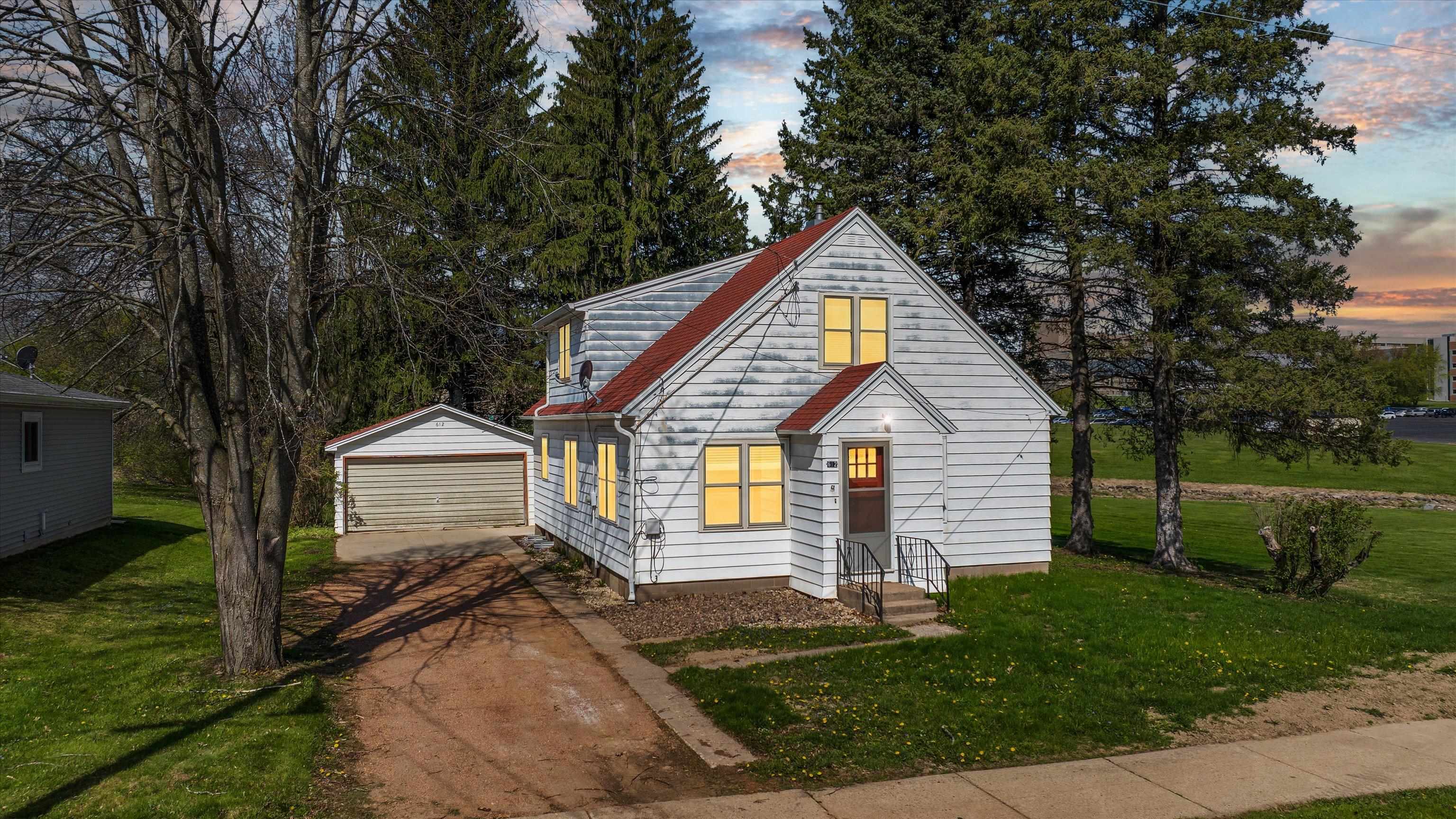 612 N WALNUT AVENUE, Marshfield, Wisconsin 54449, 4 Bedrooms Bedrooms, ,1 BathroomBathrooms,Residential,For Sale,612 N WALNUT AVENUE,22601988