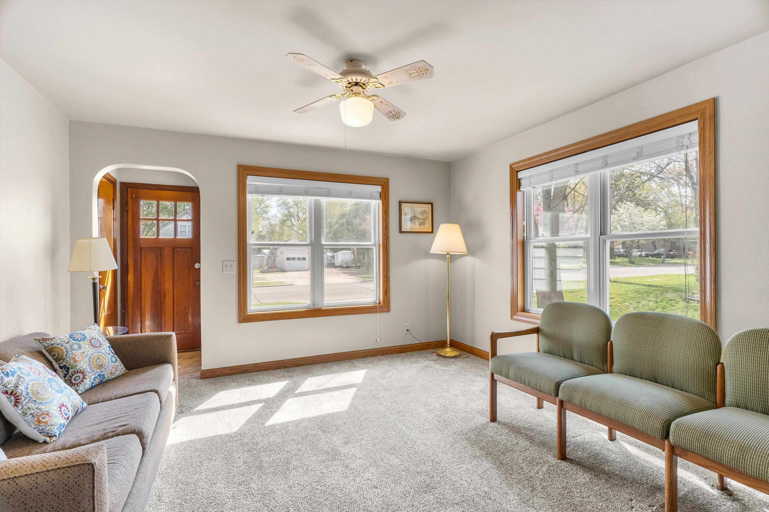 612 N WALNUT AVENUE, Marshfield, Wisconsin 54449, 4 Bedrooms Bedrooms, ,1 BathroomBathrooms,Residential,For Sale,612 N WALNUT AVENUE,22601988