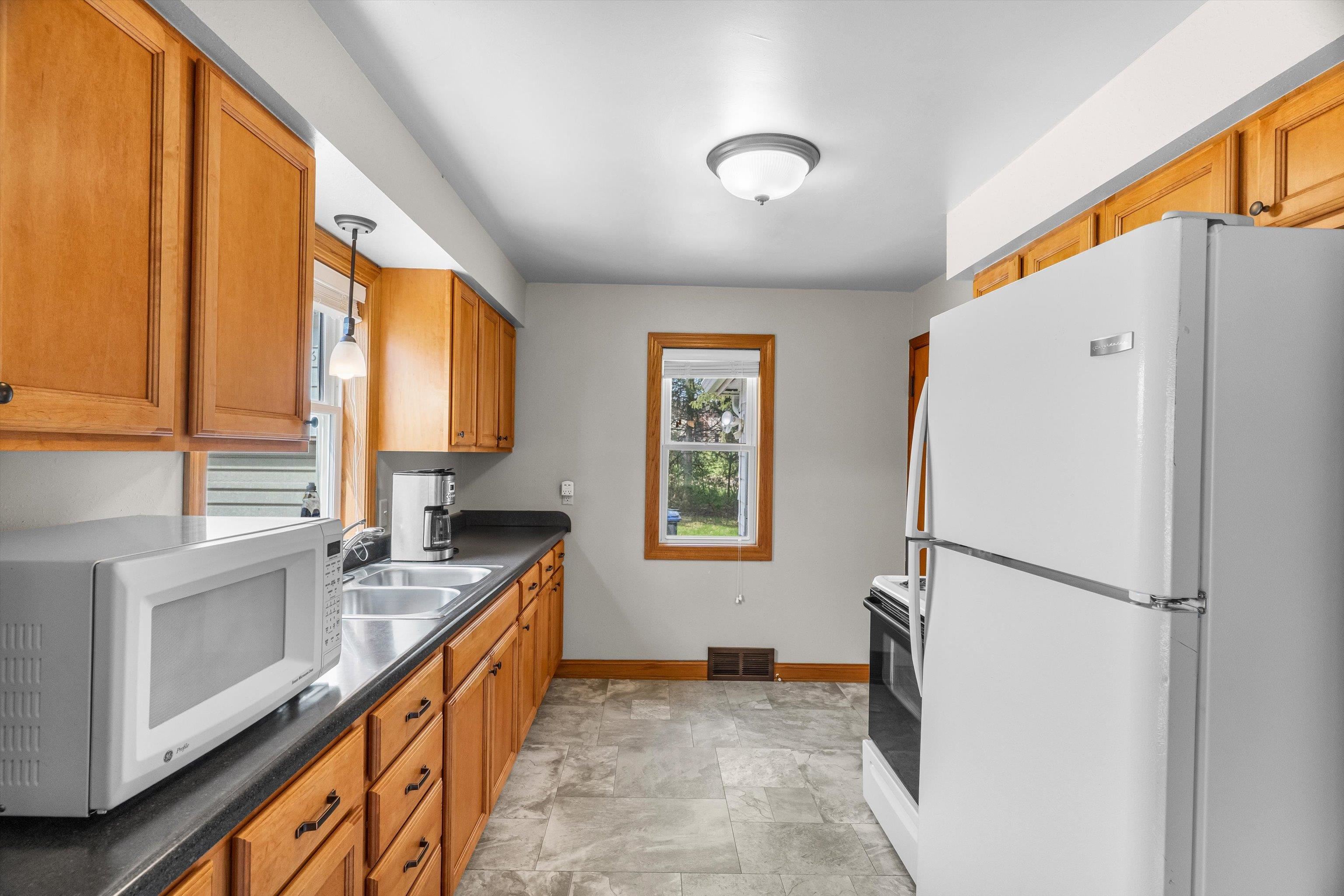612 N WALNUT AVENUE, Marshfield, Wisconsin 54449, 4 Bedrooms Bedrooms, ,1 BathroomBathrooms,Residential,For Sale,612 N WALNUT AVENUE,22601988