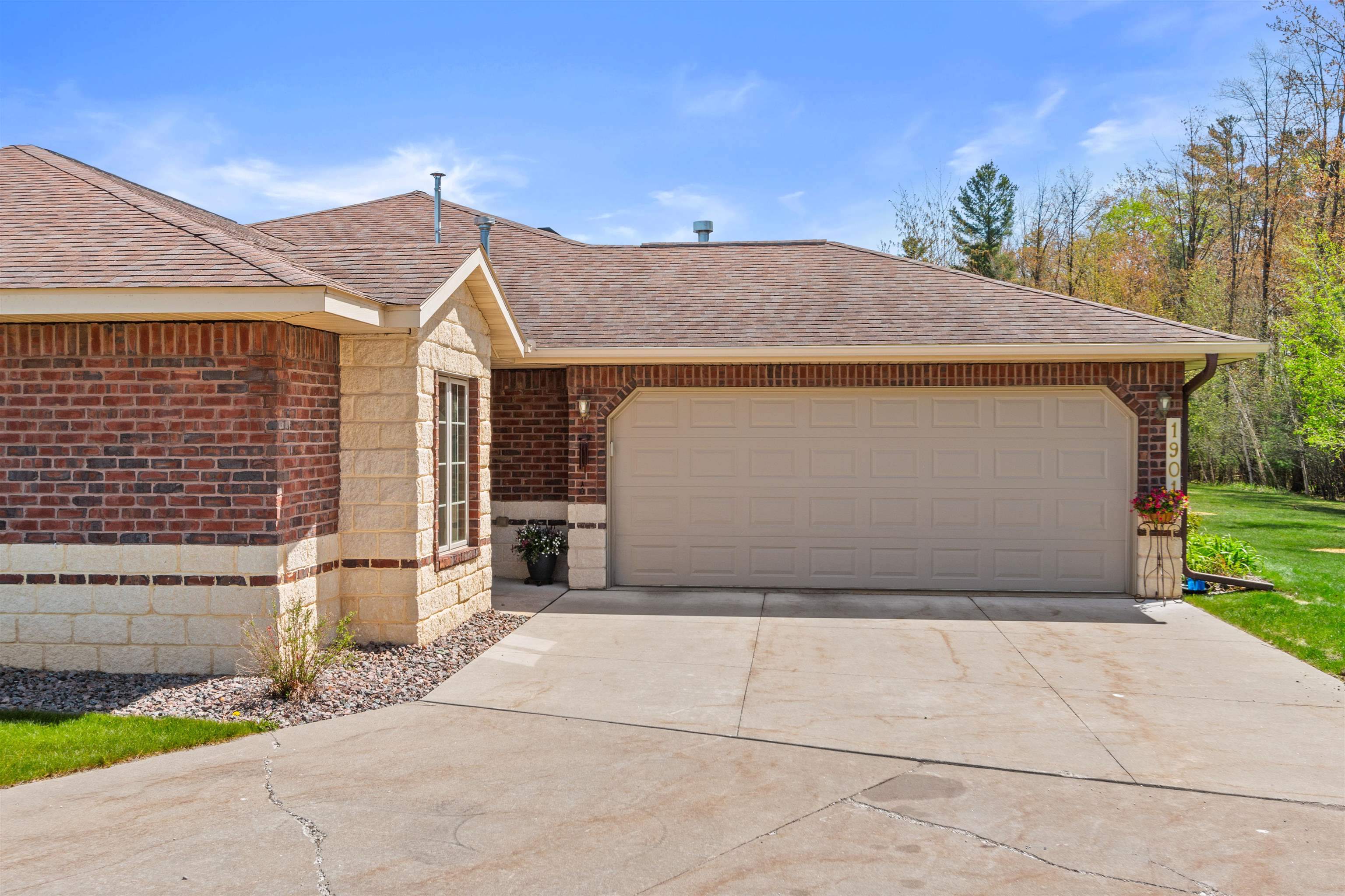 1901 BLUEBELL LANE, Stevens Point, Wisconsin 54482, 2 Bedrooms Bedrooms, 48 Rooms Rooms,2 BathroomsBathrooms,Residential,For Sale,1901 BLUEBELL LANE,22602023