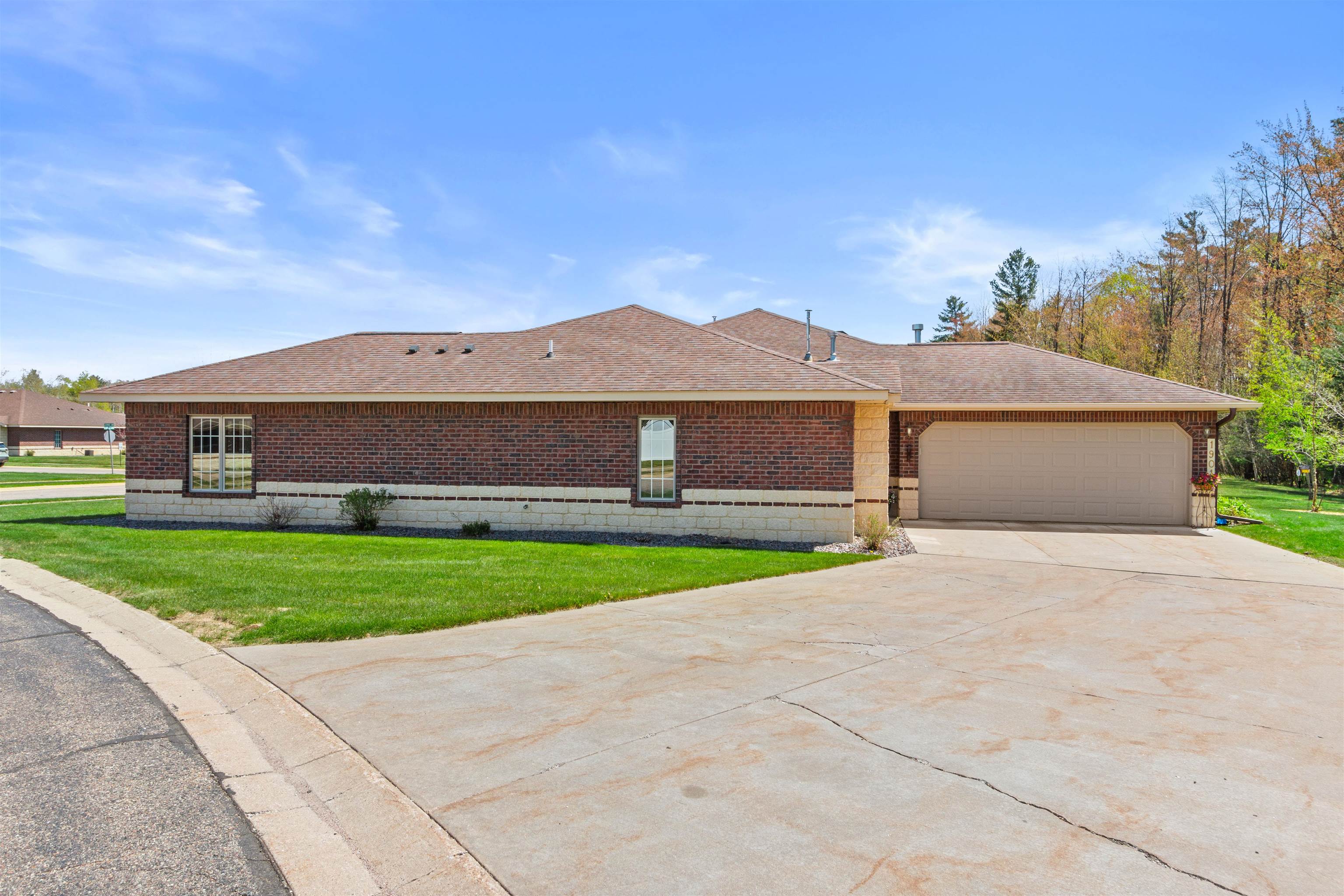 1901 BLUEBELL LANE, Stevens Point, Wisconsin 54482, 2 Bedrooms Bedrooms, 48 Rooms Rooms,2 BathroomsBathrooms,Residential,For Sale,1901 BLUEBELL LANE,22602023