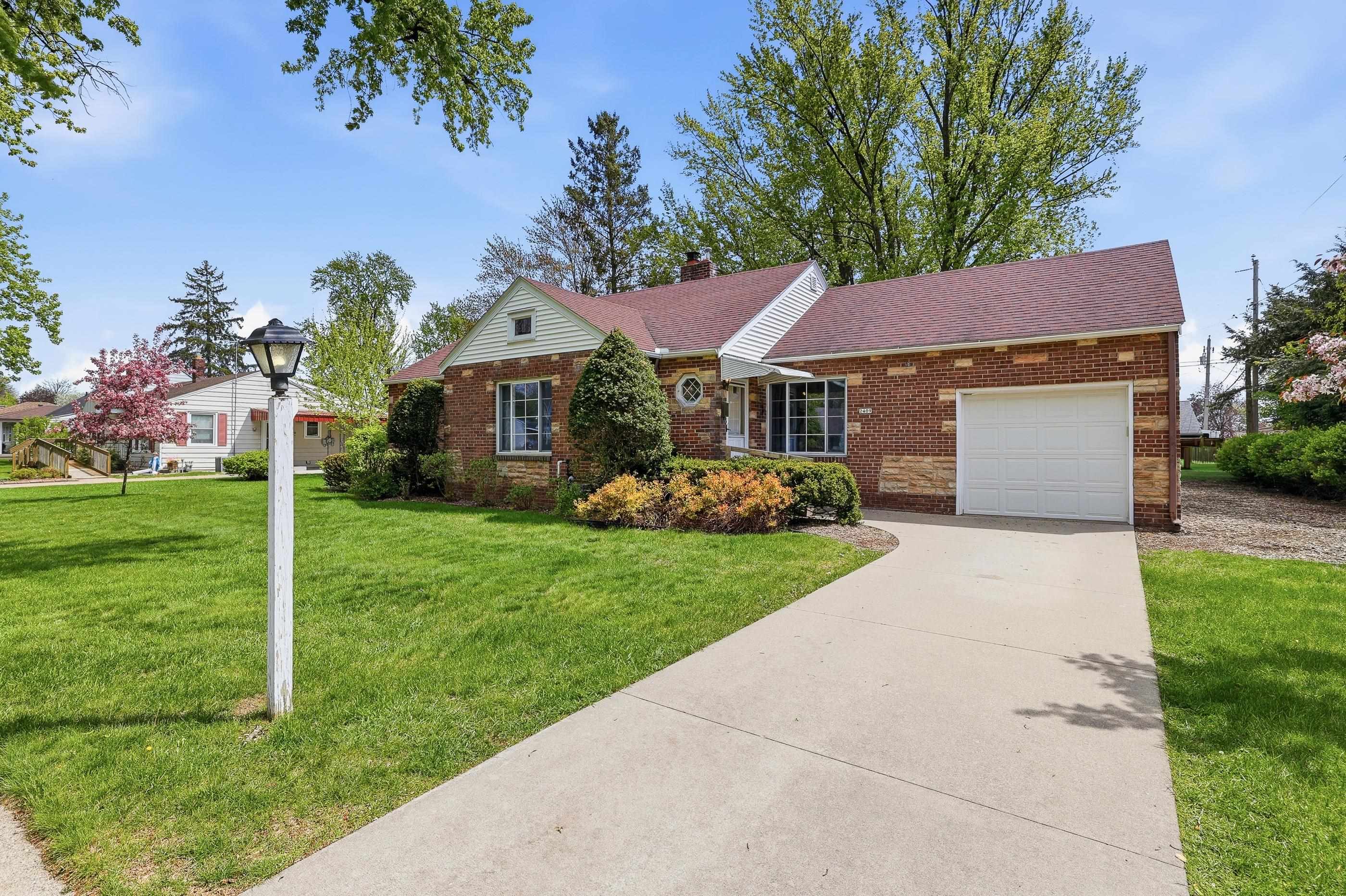 2409 SIMONIS STREET, Stevens Point, Wisconsin 54481, 3 Bedrooms Bedrooms, ,2 BathroomsBathrooms,Residential,For Sale,2409 SIMONIS STREET,22602025