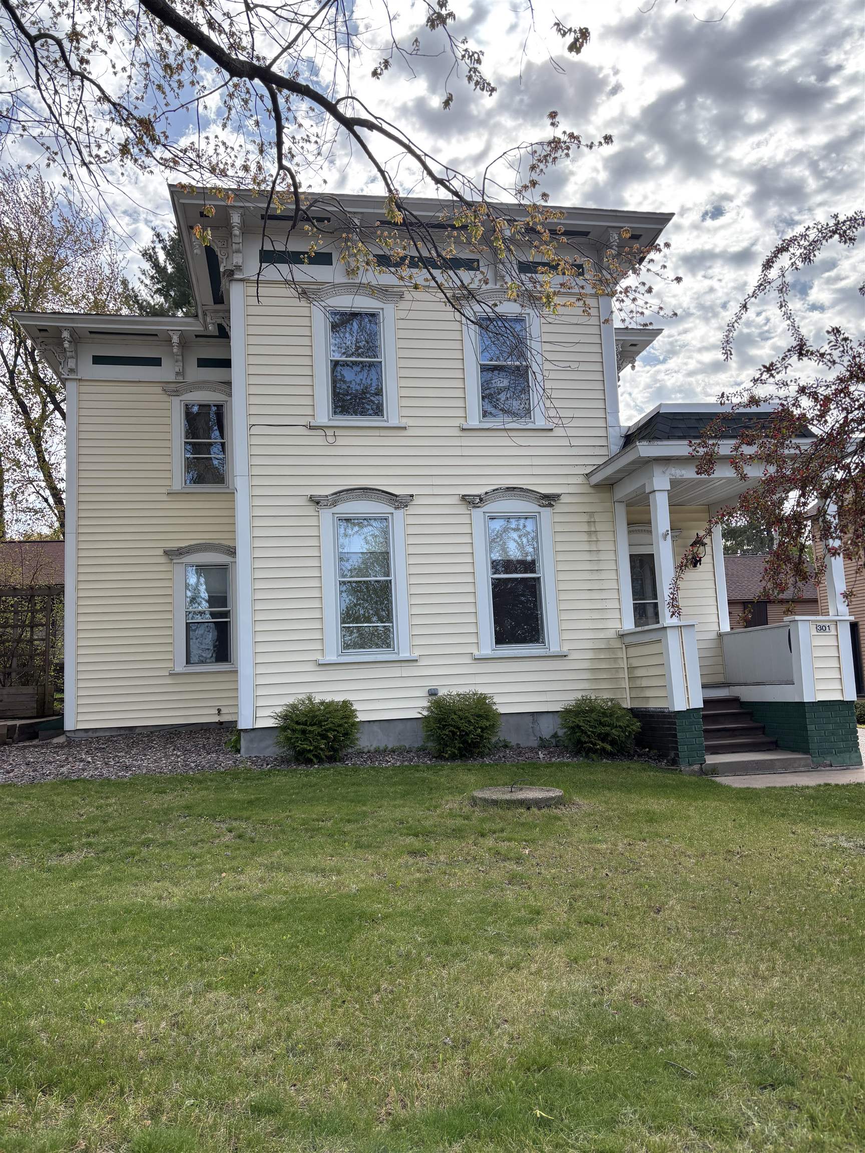 301 N GENESEE STREET, Merrill, Wisconsin 54452, 4 Bedrooms Bedrooms, ,1 BathroomBathrooms,Residential,For Sale,301 N GENESEE STREET,22602058