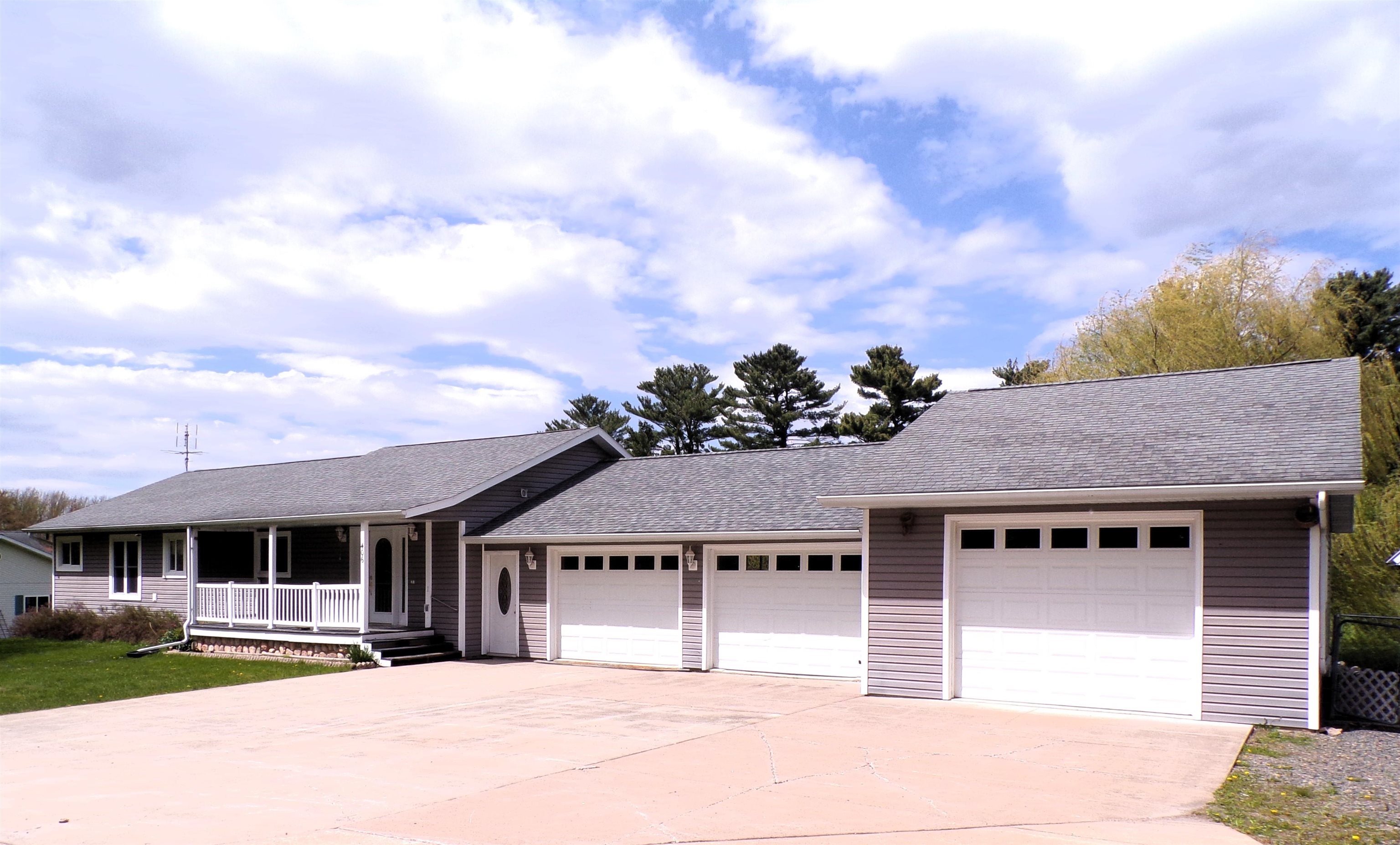 406 W SCHOFIELD AVENUE, Greenwood, Wisconsin 54437, 4 Bedrooms Bedrooms, ,3 BathroomsBathrooms,Residential,For Sale,406 W SCHOFIELD AVENUE,22602065