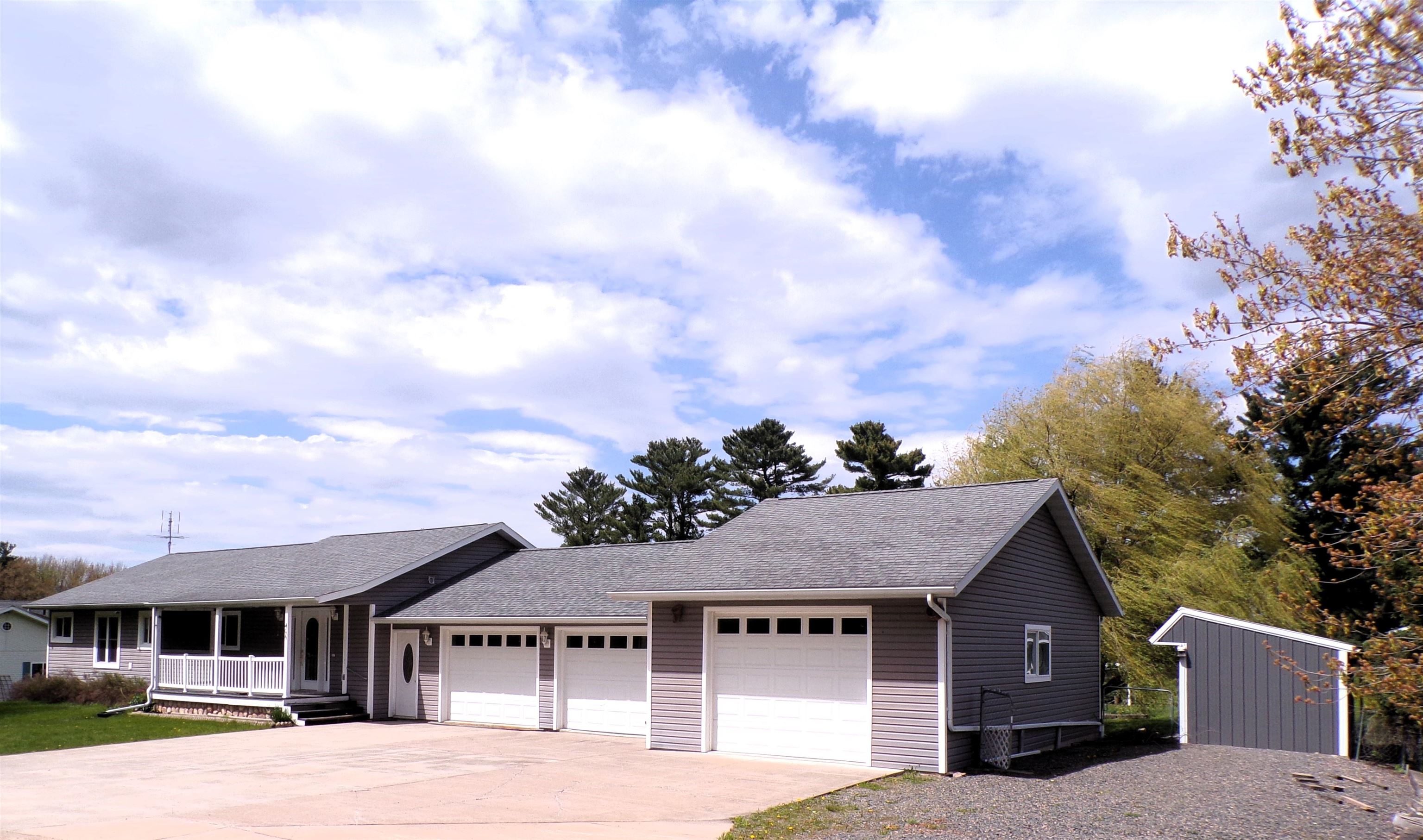 406 W SCHOFIELD AVENUE, Greenwood, Wisconsin 54437, 4 Bedrooms Bedrooms, ,3 BathroomsBathrooms,Residential,For Sale,406 W SCHOFIELD AVENUE,22602065