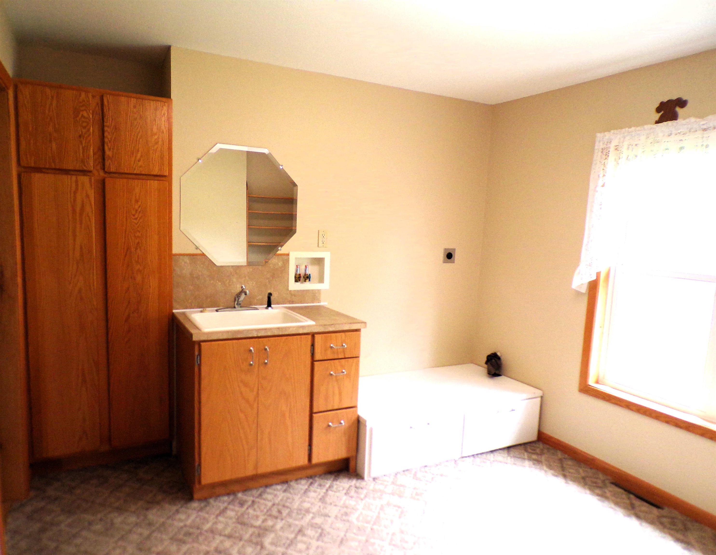 406 W SCHOFIELD AVENUE, Greenwood, Wisconsin 54437, 4 Bedrooms Bedrooms, ,3 BathroomsBathrooms,Residential,For Sale,406 W SCHOFIELD AVENUE,22602065