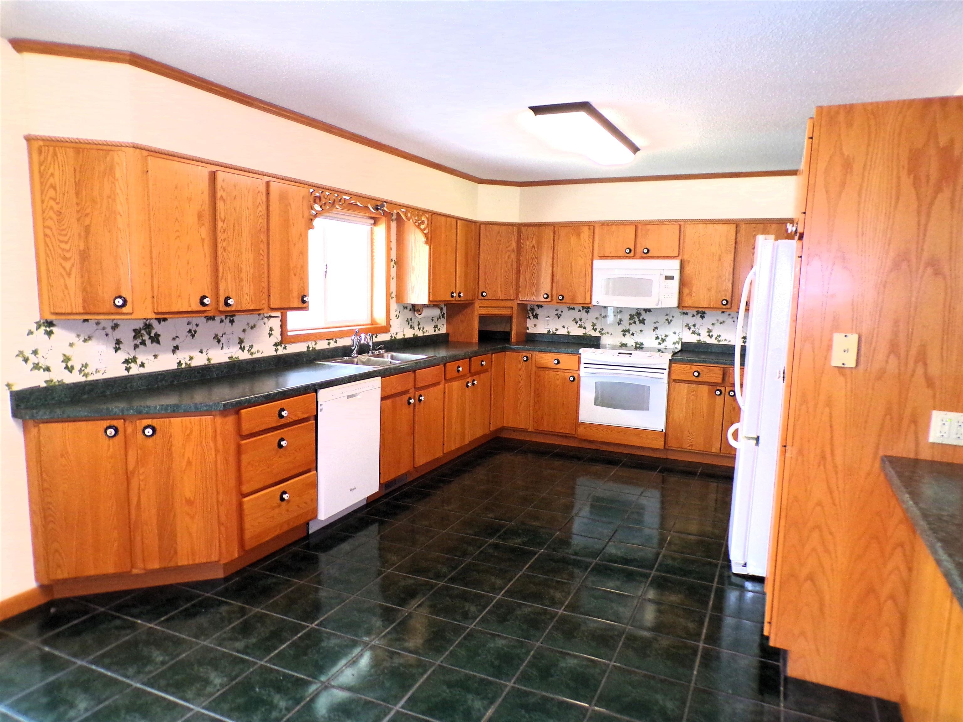 406 W SCHOFIELD AVENUE, Greenwood, Wisconsin 54437, 4 Bedrooms Bedrooms, ,3 BathroomsBathrooms,Residential,For Sale,406 W SCHOFIELD AVENUE,22602065