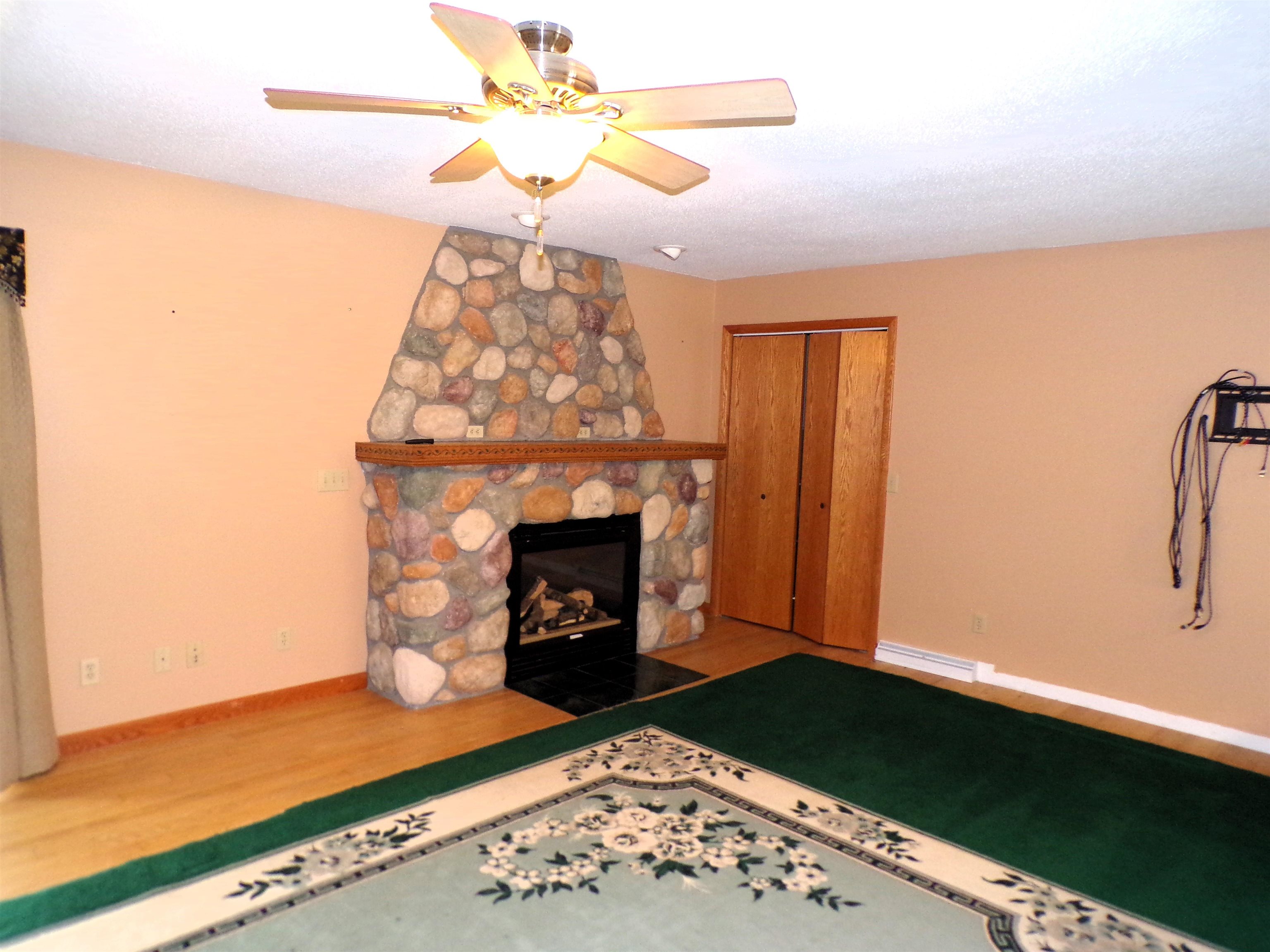406 W SCHOFIELD AVENUE, Greenwood, Wisconsin 54437, 4 Bedrooms Bedrooms, ,3 BathroomsBathrooms,Residential,For Sale,406 W SCHOFIELD AVENUE,22602065