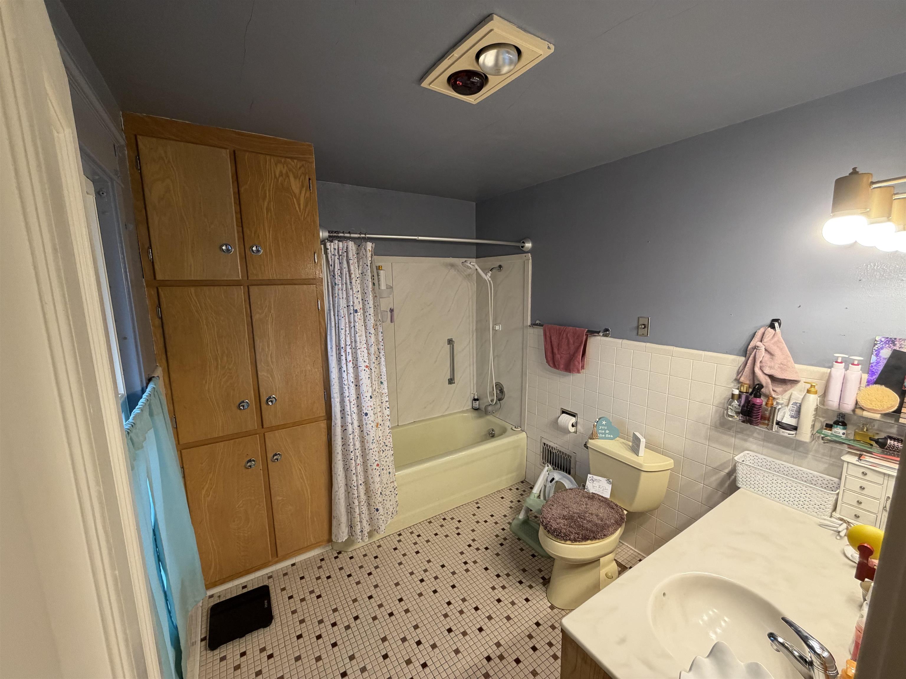 405 E BROADWAY AVENUE, Medford, Wisconsin 54451, 4 Bedrooms Bedrooms, ,1 BathroomBathrooms,Residential,For Sale,405 E BROADWAY AVENUE,22602066