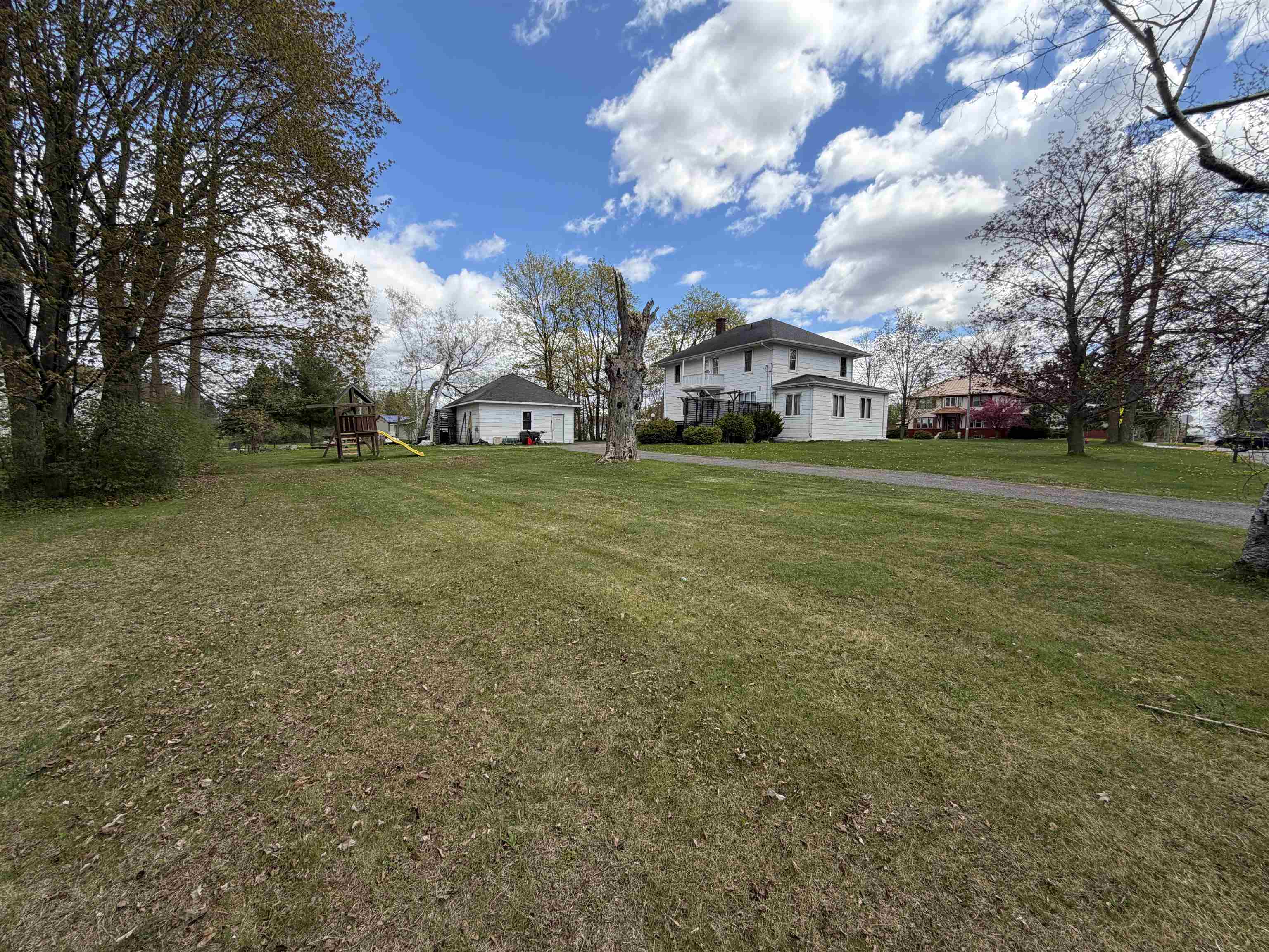 405 E BROADWAY AVENUE, Medford, Wisconsin 54451, 4 Bedrooms Bedrooms, ,1 BathroomBathrooms,Residential,For Sale,405 E BROADWAY AVENUE,22602066