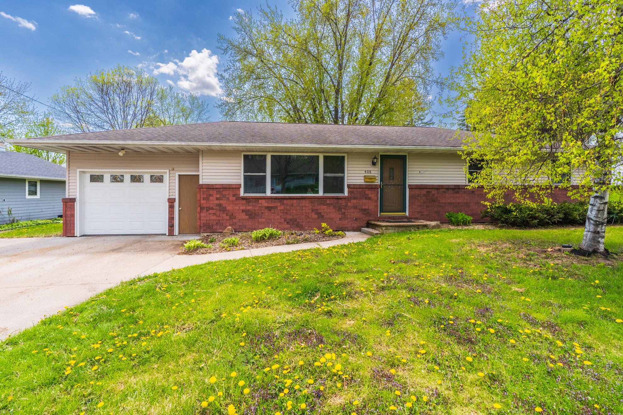408 W JEFFERSON STREET, Marshfield, Wisconsin 54449, 4 Bedrooms Bedrooms, ,1 BathroomBathrooms,Residential,For Sale,408 W JEFFERSON STREET,22602084