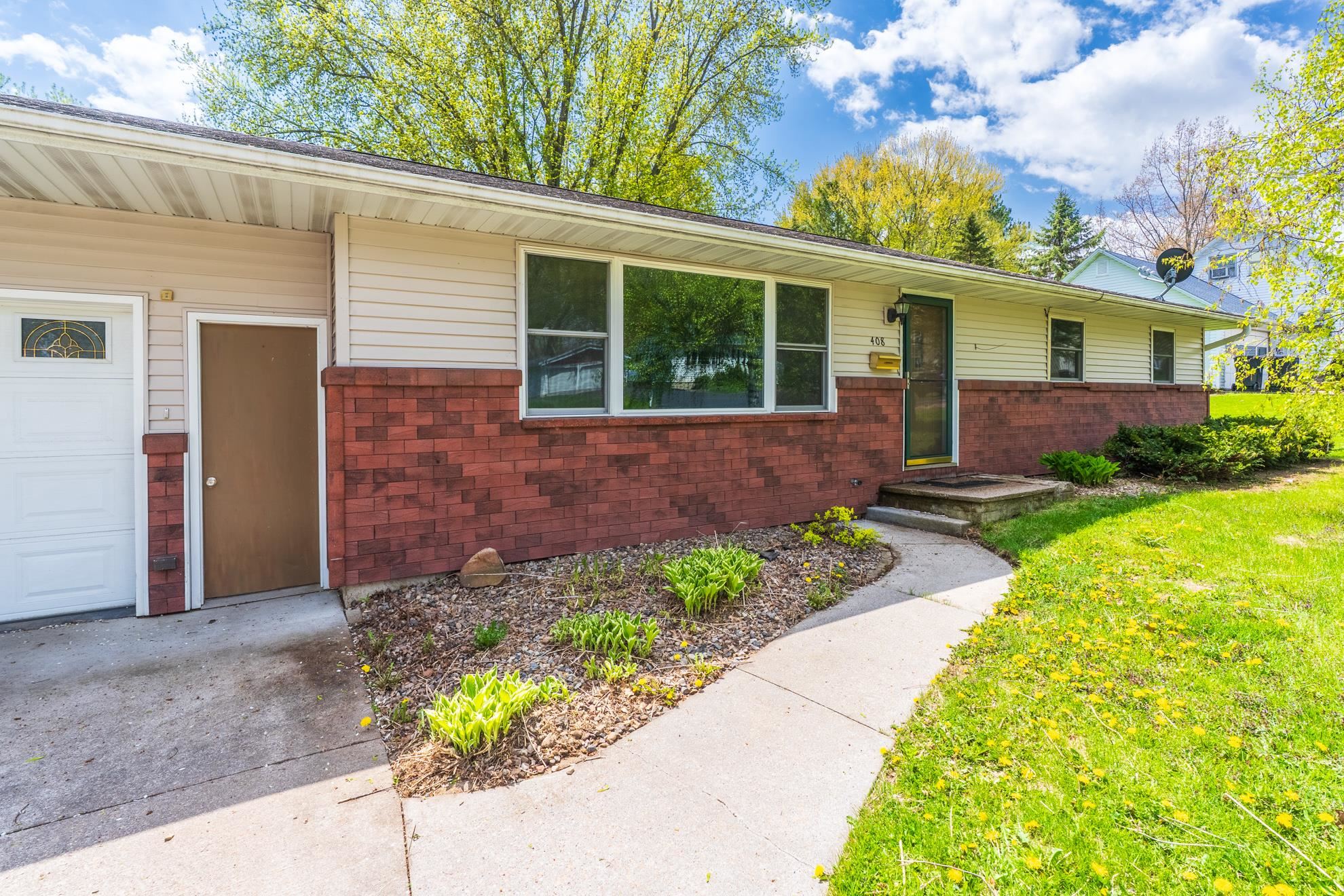 408 W JEFFERSON STREET, Marshfield, Wisconsin 54449, 4 Bedrooms Bedrooms, ,1 BathroomBathrooms,Residential,For Sale,408 W JEFFERSON STREET,22602084