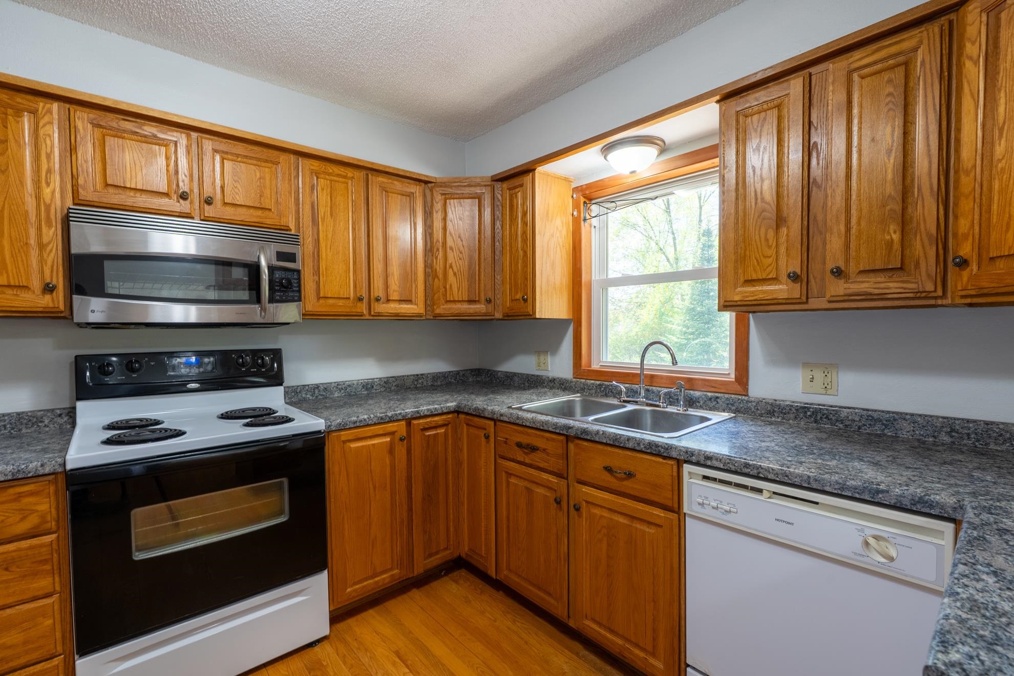 408 W JEFFERSON STREET, Marshfield, Wisconsin 54449, 4 Bedrooms Bedrooms, ,1 BathroomBathrooms,Residential,For Sale,408 W JEFFERSON STREET,22602084