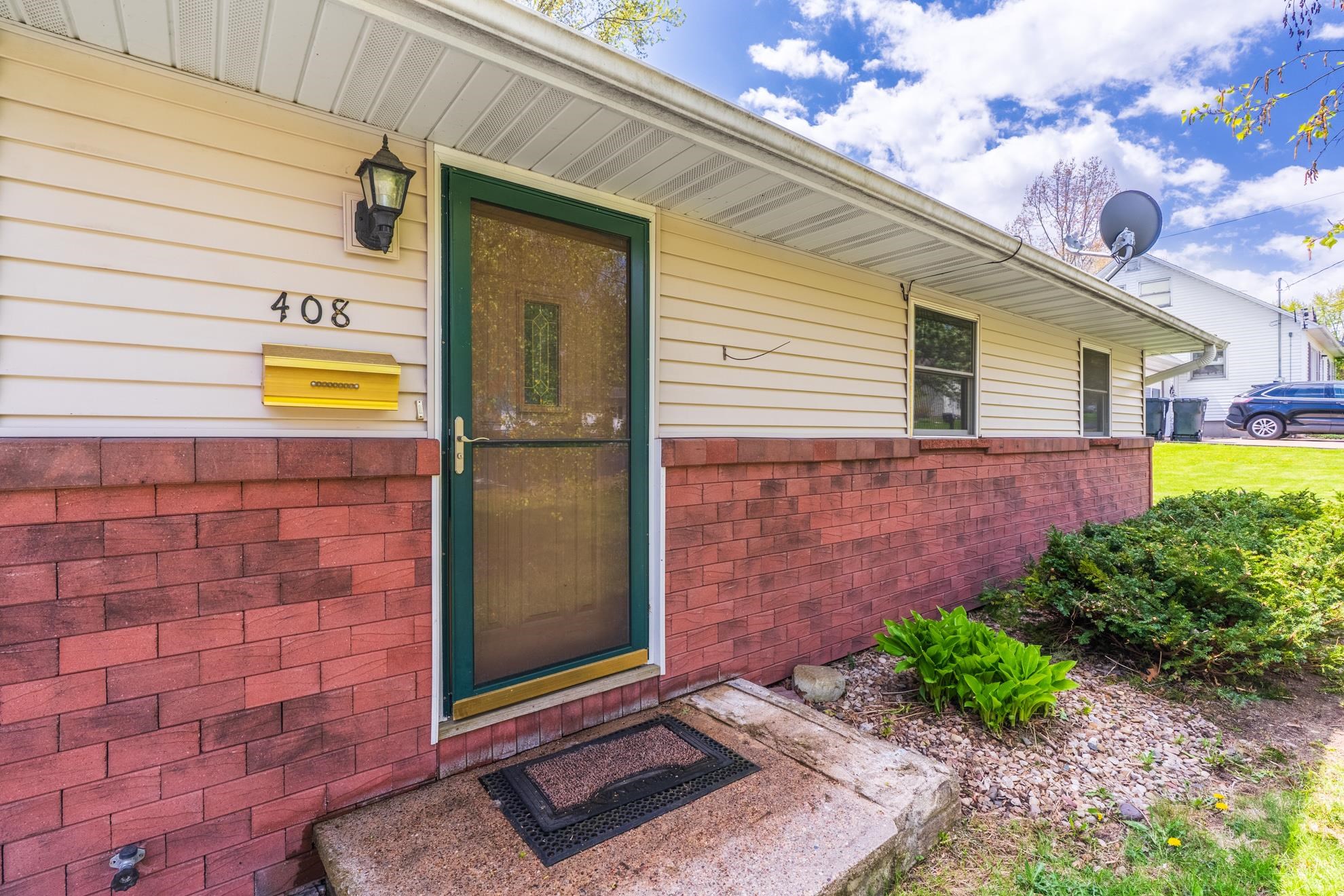 408 W JEFFERSON STREET, Marshfield, Wisconsin 54449, 4 Bedrooms Bedrooms, ,1 BathroomBathrooms,Residential,For Sale,408 W JEFFERSON STREET,22602084