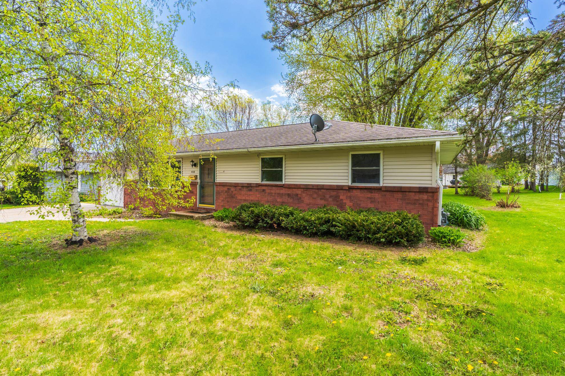 408 W JEFFERSON STREET, Marshfield, Wisconsin 54449, 4 Bedrooms Bedrooms, ,1 BathroomBathrooms,Residential,For Sale,408 W JEFFERSON STREET,22602084