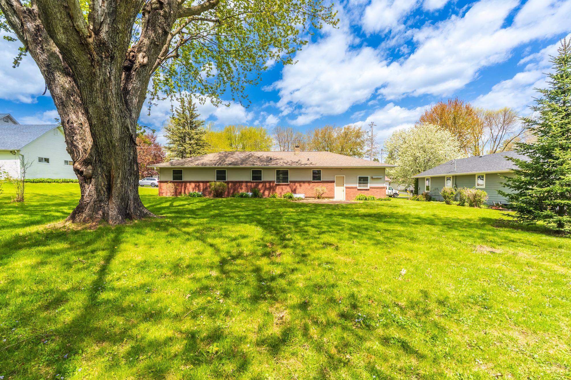 408 W JEFFERSON STREET, Marshfield, Wisconsin 54449, 4 Bedrooms Bedrooms, ,1 BathroomBathrooms,Residential,For Sale,408 W JEFFERSON STREET,22602084