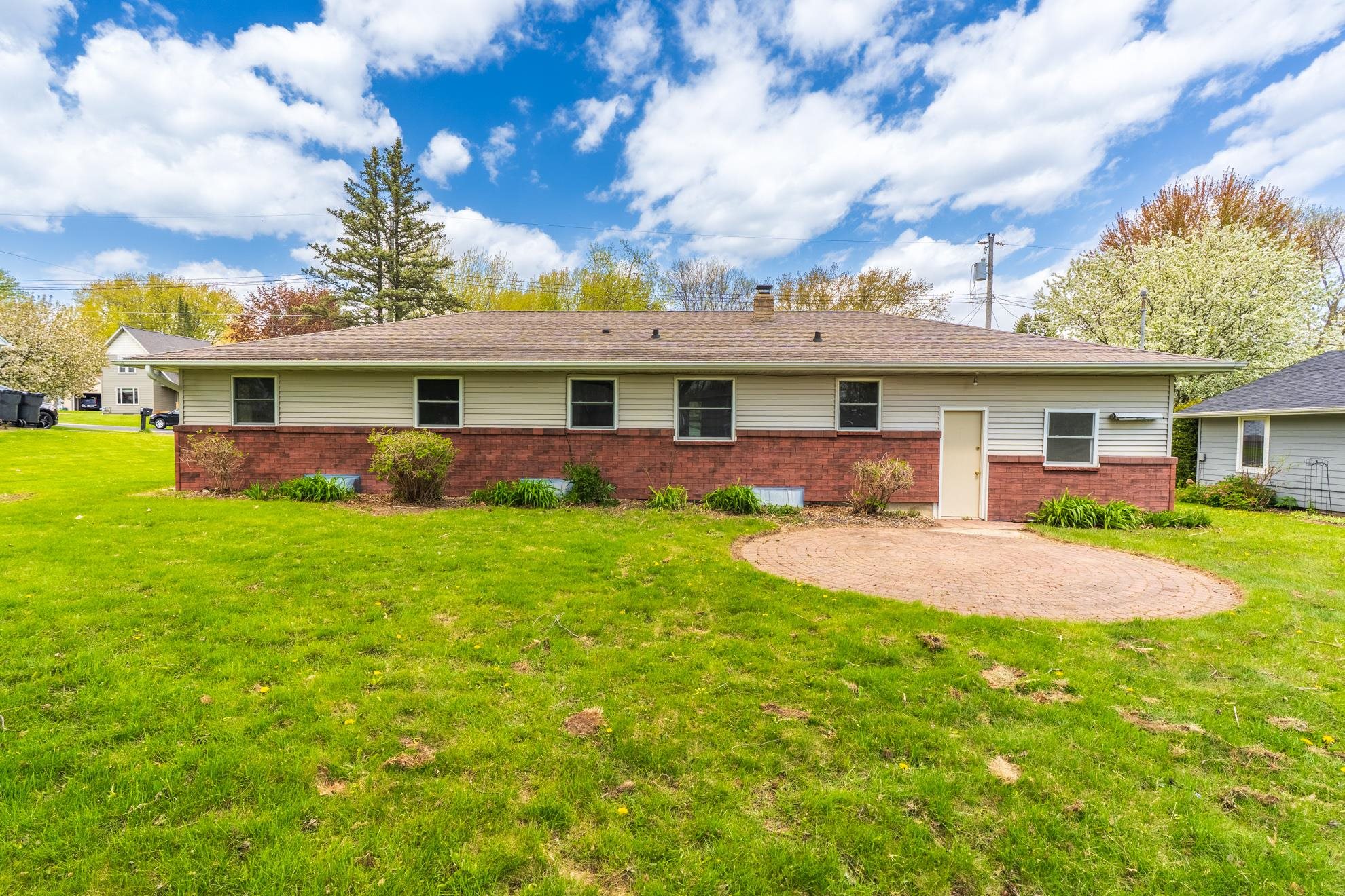 408 W JEFFERSON STREET, Marshfield, Wisconsin 54449, 4 Bedrooms Bedrooms, ,1 BathroomBathrooms,Residential,For Sale,408 W JEFFERSON STREET,22602084