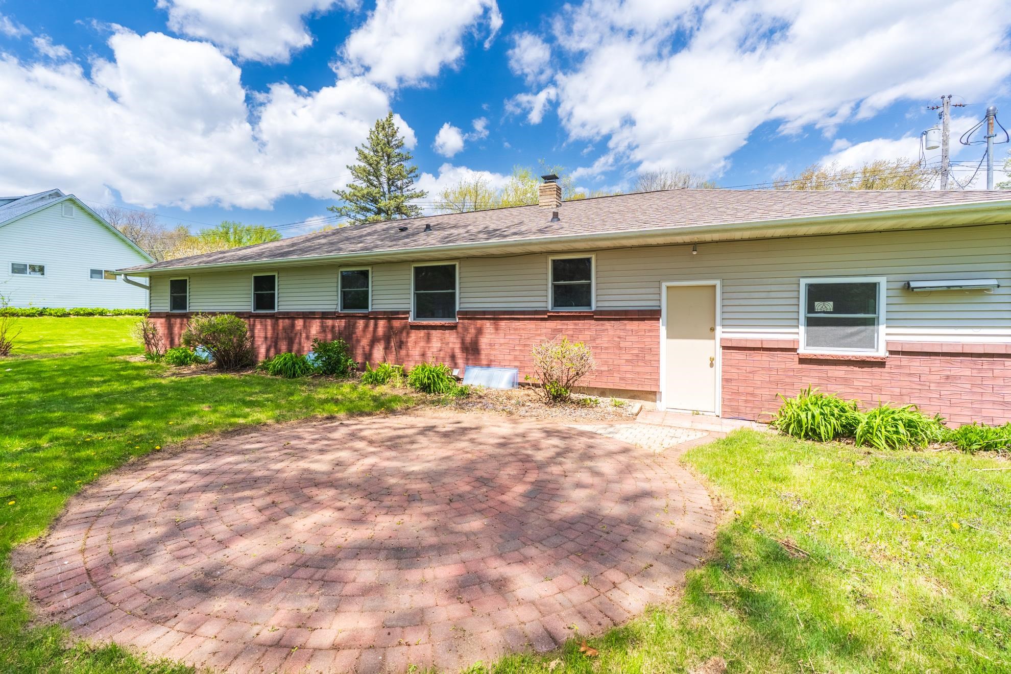 408 W JEFFERSON STREET, Marshfield, Wisconsin 54449, 4 Bedrooms Bedrooms, ,1 BathroomBathrooms,Residential,For Sale,408 W JEFFERSON STREET,22602084