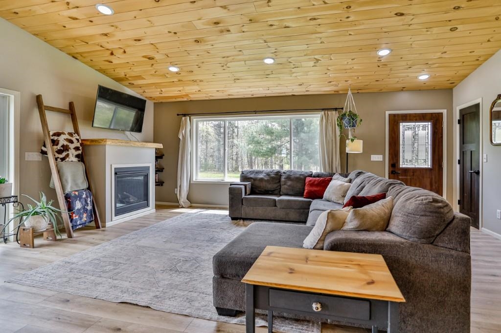 N2812 HINZ ROAD, Merrill, Wisconsin 54452, 4 Bedrooms Bedrooms, ,2 BathroomsBathrooms,Residential,For Sale,N2812 HINZ ROAD,22602085