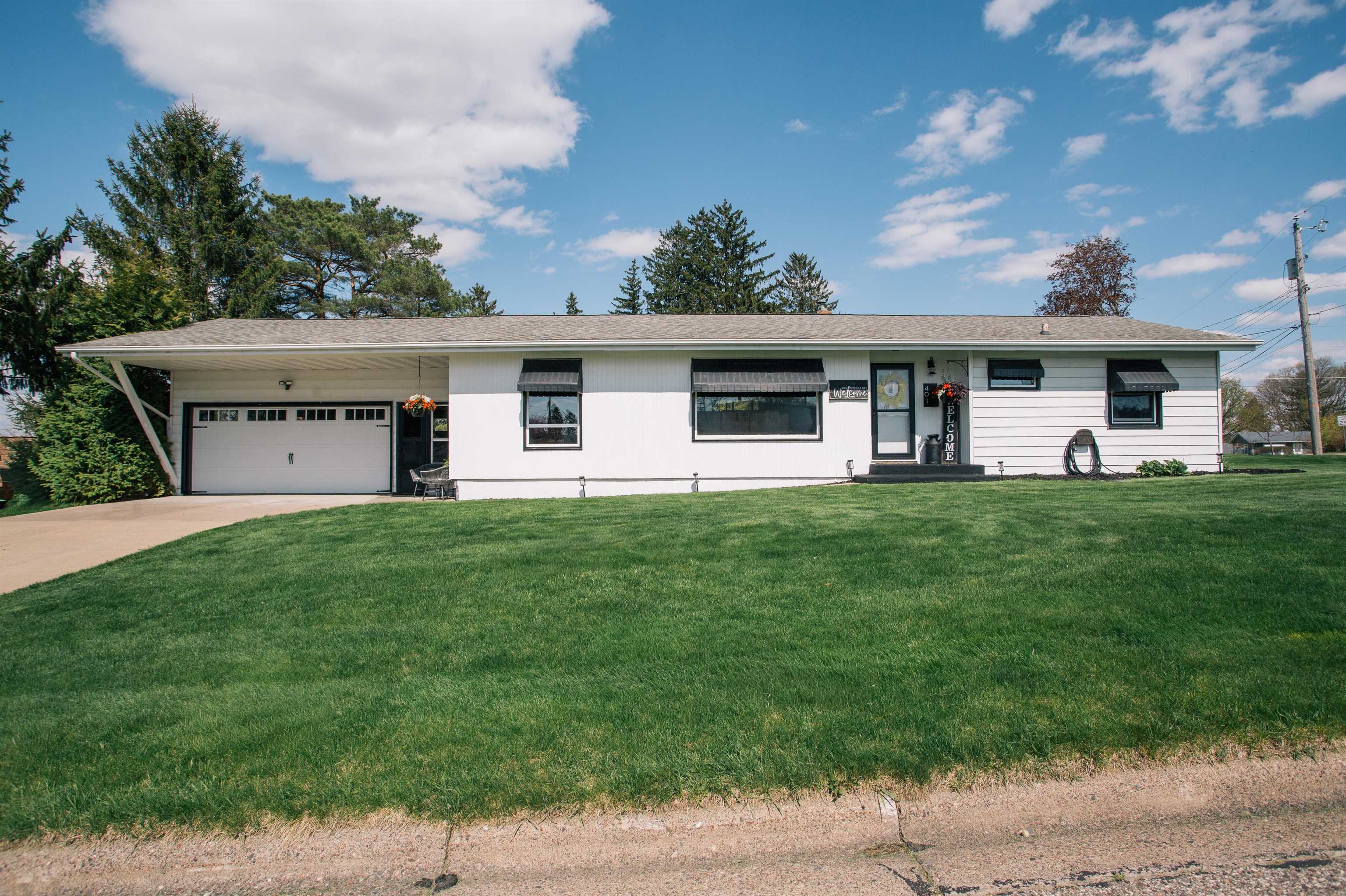 401 SUNSET PLACE, Neillsville, Wisconsin 54456, 4 Bedrooms Bedrooms, ,2 BathroomsBathrooms,Residential,For Sale,401 SUNSET PLACE,22602086