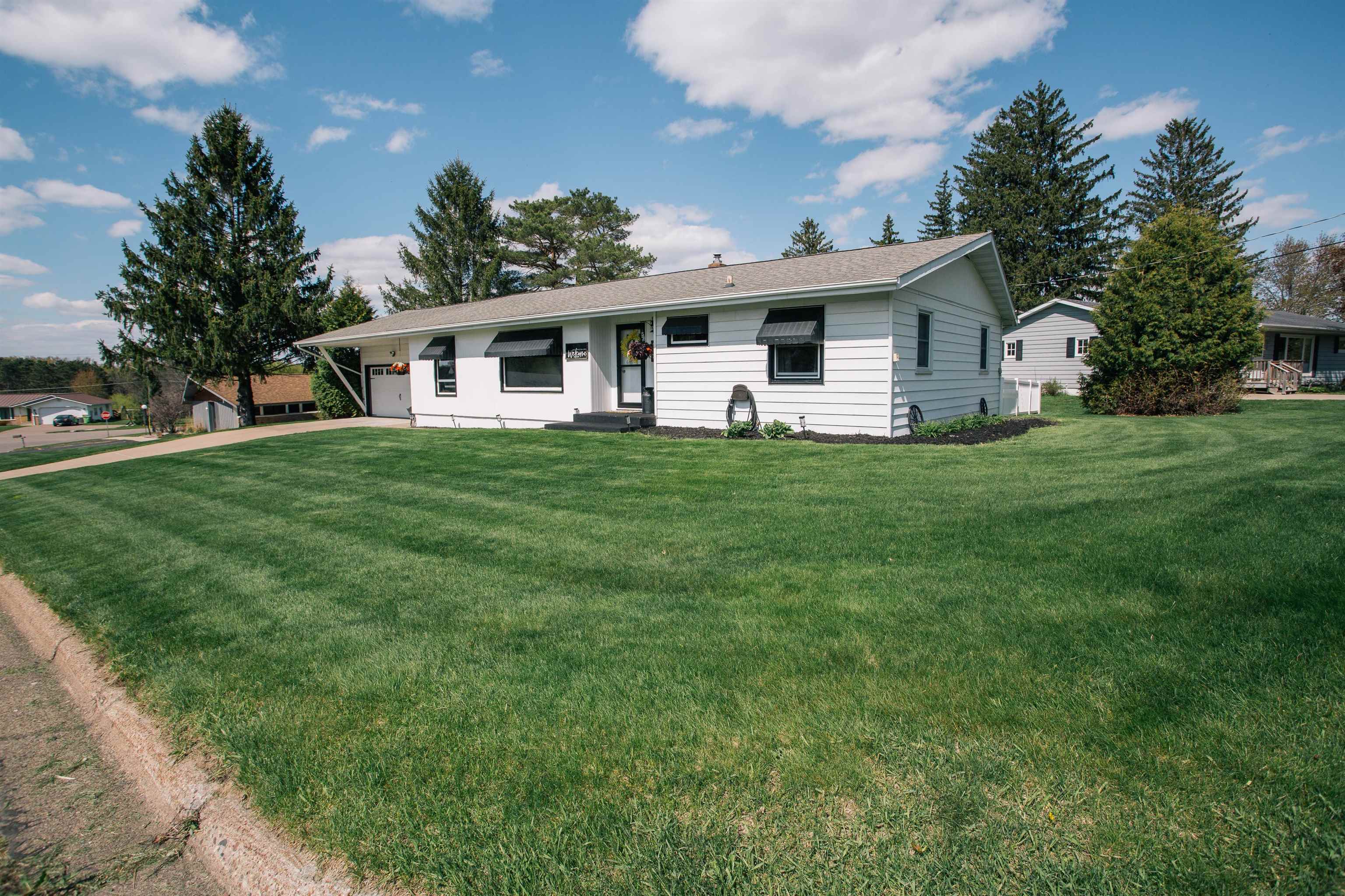 401 SUNSET PLACE, Neillsville, Wisconsin 54456, 4 Bedrooms Bedrooms, ,2 BathroomsBathrooms,Residential,For Sale,401 SUNSET PLACE,22602086