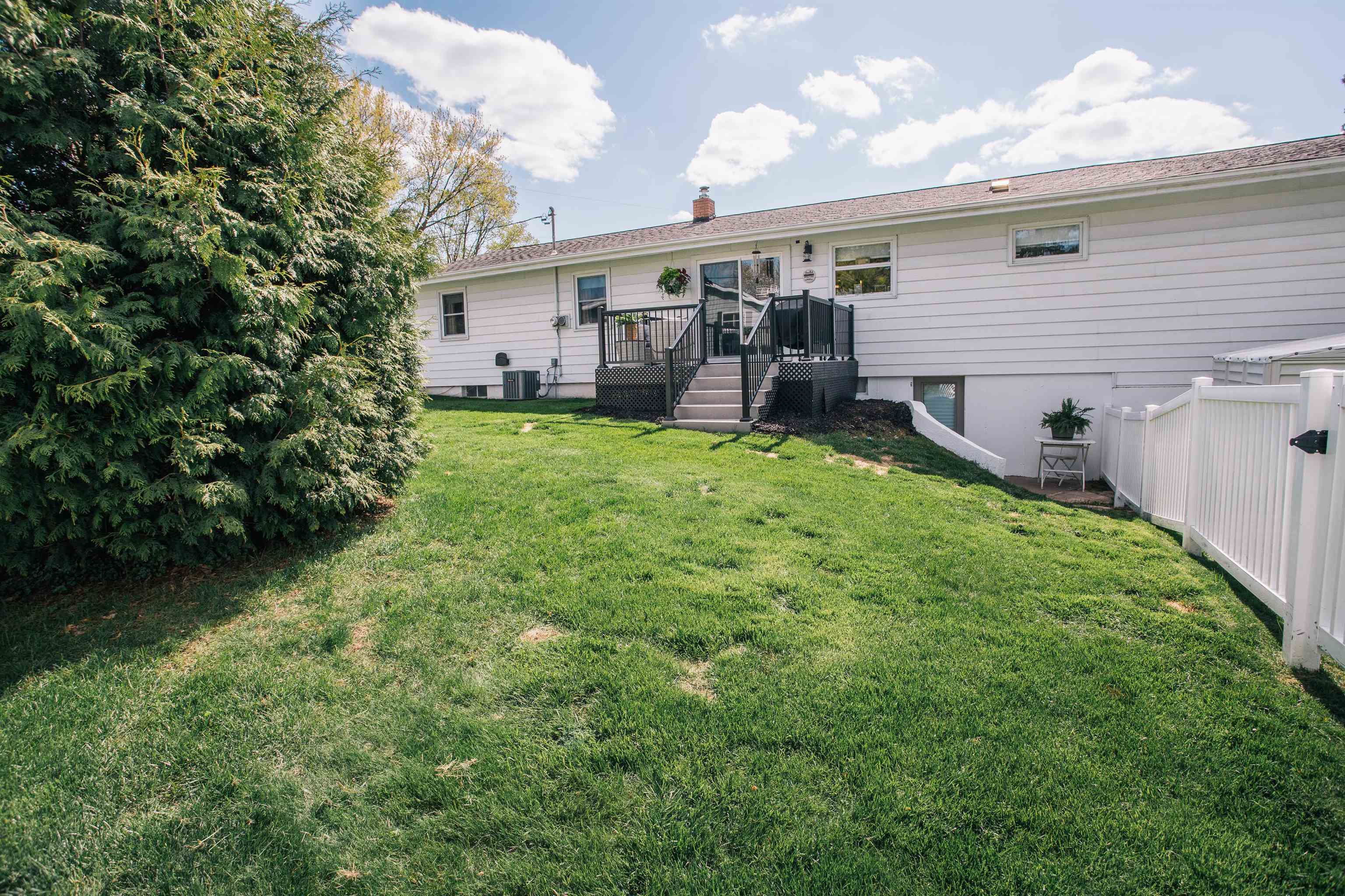 401 SUNSET PLACE, Neillsville, Wisconsin 54456, 4 Bedrooms Bedrooms, ,2 BathroomsBathrooms,Residential,For Sale,401 SUNSET PLACE,22602086